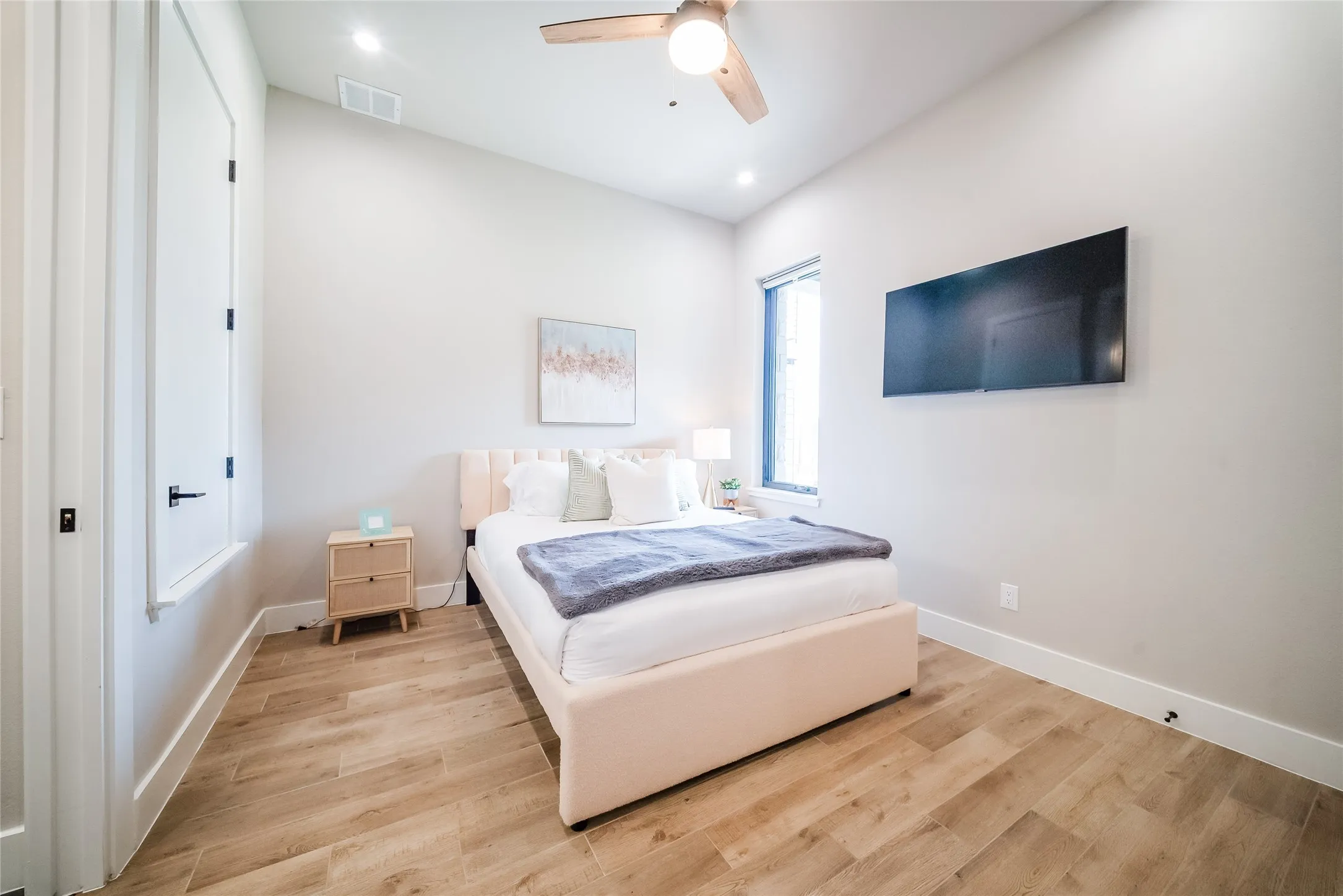Single Family Residence For Sale in Palo Pinto County , 12 Breakwater Bend, Graford, Texas 76449, 5 Bedroom, 5 Bathroom, 1 Garage spaces, 2,604 Sqft, built in 2022, mls#21246506, Real Estate Agent in Graford, Homes For Sale in Palo Pinto county, Homes For Sale in Graford, Realtor in Graford Texas, Real Estate Brokerage Independent Realty Texas, Luminita Cordes Realtor