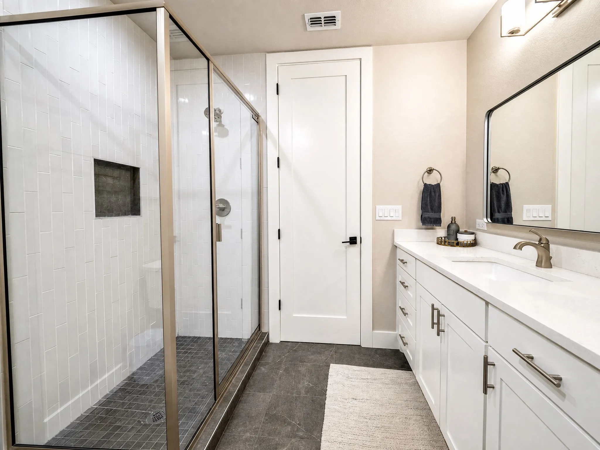 Single Family Residence For Sale in Palo Pinto County , 12 Breakwater Bend, Graford, Texas 76449, 5 Bedroom, 5 Bathroom, 1 Garage spaces, 2,604 Sqft, built in 2022, mls#21246506, Real Estate Agent in Graford, Homes For Sale in Palo Pinto county, Homes For Sale in Graford, Realtor in Graford Texas, Real Estate Brokerage Independent Realty Texas, Luminita Cordes Realtor