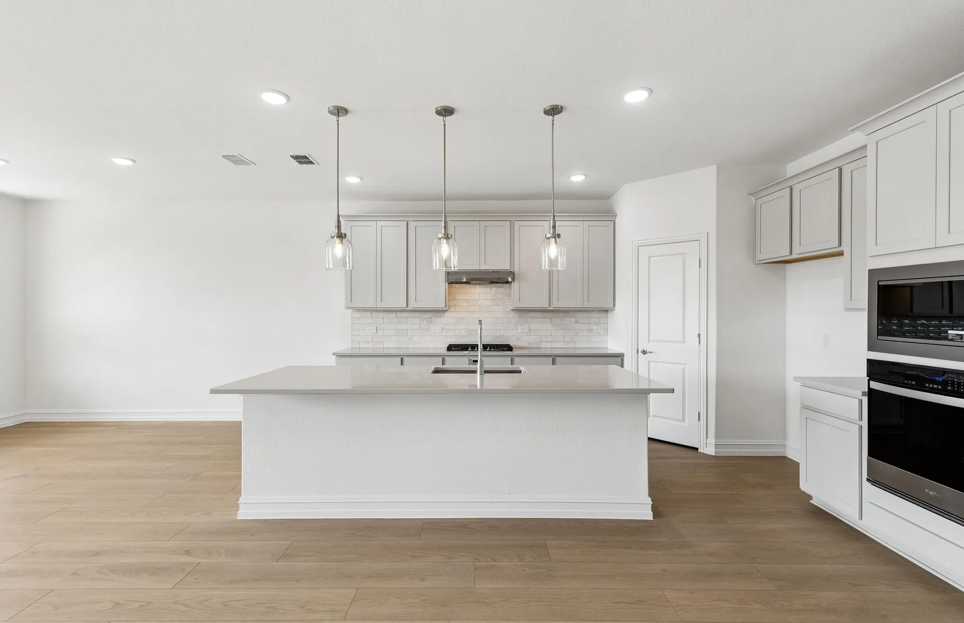 Beautiful pendent lighting in kitchen