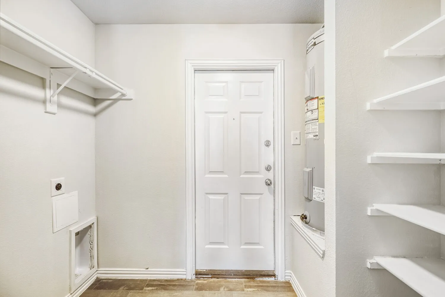 Single Family Residence For Sale in Hunt County , 1907 Morgan Street, Greenville, Texas 75401, 3 Bedroom, 2 Bathroom, Garage spaces, 1,090 Sqft, built in 2020, mls#21256795, Real Estate Agent in Greenville, Homes For Sale in Hunt county, Homes For Sale in Greenville, Realtor in Greenville Texas, Real Estate Brokerage Independent Realty Texas, Luminita Cordes Realtor