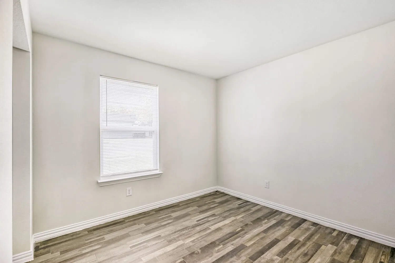 Single Family Residence For Sale in Hunt County , 1907 Morgan Street, Greenville, Texas 75401, 3 Bedroom, 2 Bathroom, Garage spaces, 1,090 Sqft, built in 2020, mls#21256795, Real Estate Agent in Greenville, Homes For Sale in Hunt county, Homes For Sale in Greenville, Realtor in Greenville Texas, Real Estate Brokerage Independent Realty Texas, Luminita Cordes Realtor