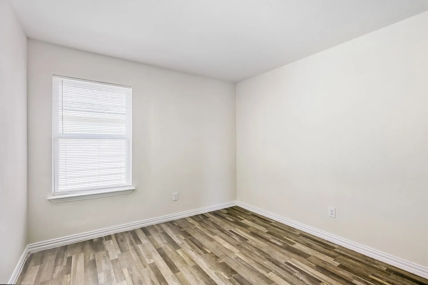 Single Family Residence For Sale in Hunt County , 1907 Morgan Street, Greenville, Texas 75401, 3 Bedroom, 2 Bathroom, Garage spaces, 1,090 Sqft, built in 2020, mls#21256795, Real Estate Agent in Greenville, Homes For Sale in Hunt county, Homes For Sale in Greenville, Realtor in Greenville Texas, Real Estate Brokerage Independent Realty Texas, Luminita Cordes Realtor