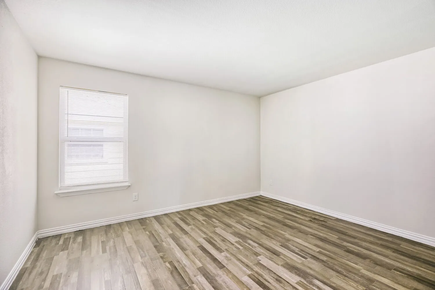 Single Family Residence For Sale in Hunt County , 1907 Morgan Street, Greenville, Texas 75401, 3 Bedroom, 2 Bathroom, Garage spaces, 1,090 Sqft, built in 2020, mls#21256795, Real Estate Agent in Greenville, Homes For Sale in Hunt county, Homes For Sale in Greenville, Realtor in Greenville Texas, Real Estate Brokerage Independent Realty Texas, Luminita Cordes Realtor
