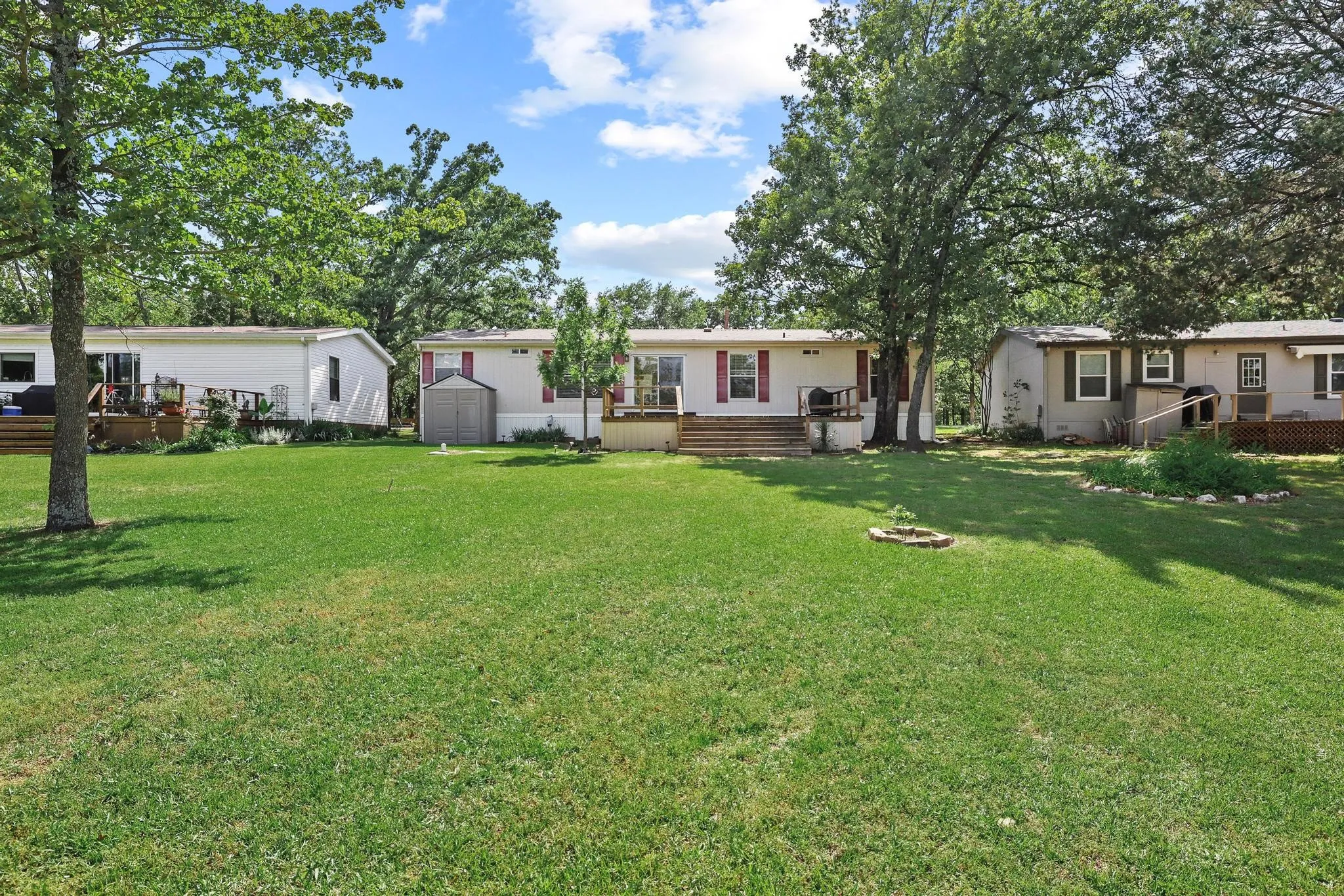 Single Family Residence For Sale in Fannin County , 7406 Lakeview Drive, Bonham, Texas 75418, 3 Bedroom, 2 Bathroom, Garage spaces, 1,624 Sqft, built in 2004, mls#21252224, Real Estate Agent in Bonham, Homes For Sale in Fannin county, Homes For Sale in Bonham, Realtor in Bonham Texas, Real Estate Brokerage Independent Realty Texas, Luminita Cordes Realtor