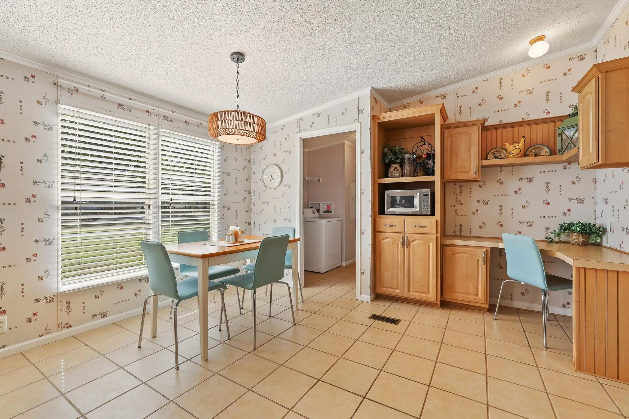 Single Family Residence For Sale in Fannin County , 7406 Lakeview Drive, Bonham, Texas 75418, 3 Bedroom, 2 Bathroom, Garage spaces, 1,624 Sqft, built in 2004, mls#21252224, Real Estate Agent in Bonham, Homes For Sale in Fannin county, Homes For Sale in Bonham, Realtor in Bonham Texas, Real Estate Brokerage Independent Realty Texas, Luminita Cordes Realtor