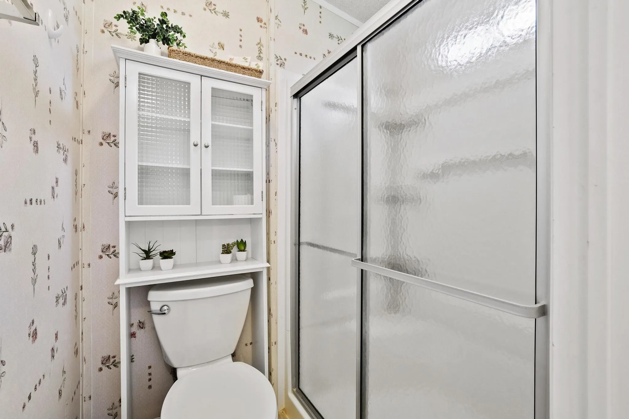 Single Family Residence For Sale in Fannin County , 7406 Lakeview Drive, Bonham, Texas 75418, 3 Bedroom, 2 Bathroom, Garage spaces, 1,624 Sqft, built in 2004, mls#21252224, Real Estate Agent in Bonham, Homes For Sale in Fannin county, Homes For Sale in Bonham, Realtor in Bonham Texas, Real Estate Brokerage Independent Realty Texas, Luminita Cordes Realtor
