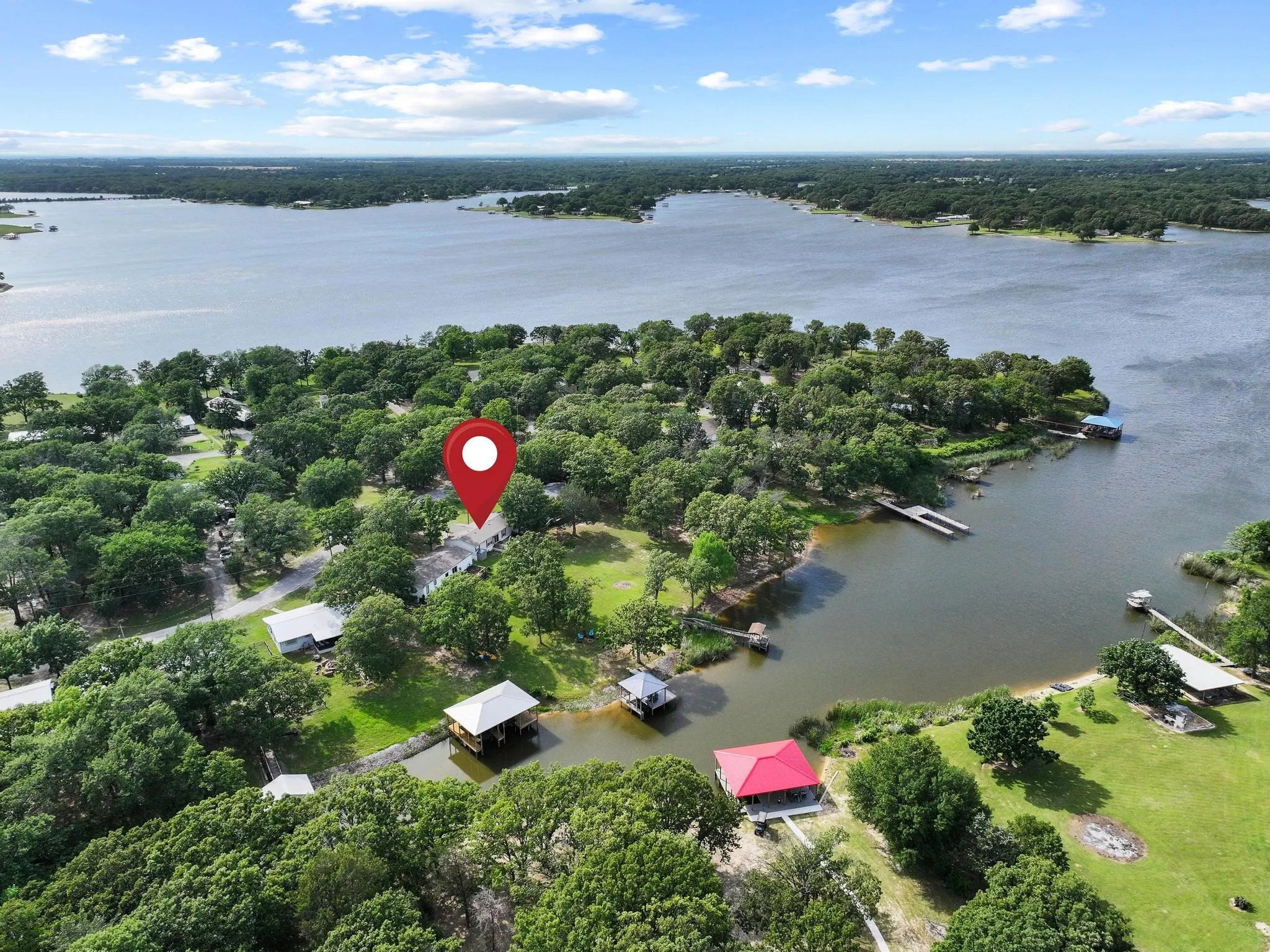 Single Family Residence For Sale in Fannin County , 7406 Lakeview Drive, Bonham, Texas 75418, 3 Bedroom, 2 Bathroom, Garage spaces, 1,624 Sqft, built in 2004, mls#21252224, Real Estate Agent in Bonham, Homes For Sale in Fannin county, Homes For Sale in Bonham, Realtor in Bonham Texas, Real Estate Brokerage Independent Realty Texas, Luminita Cordes Realtor