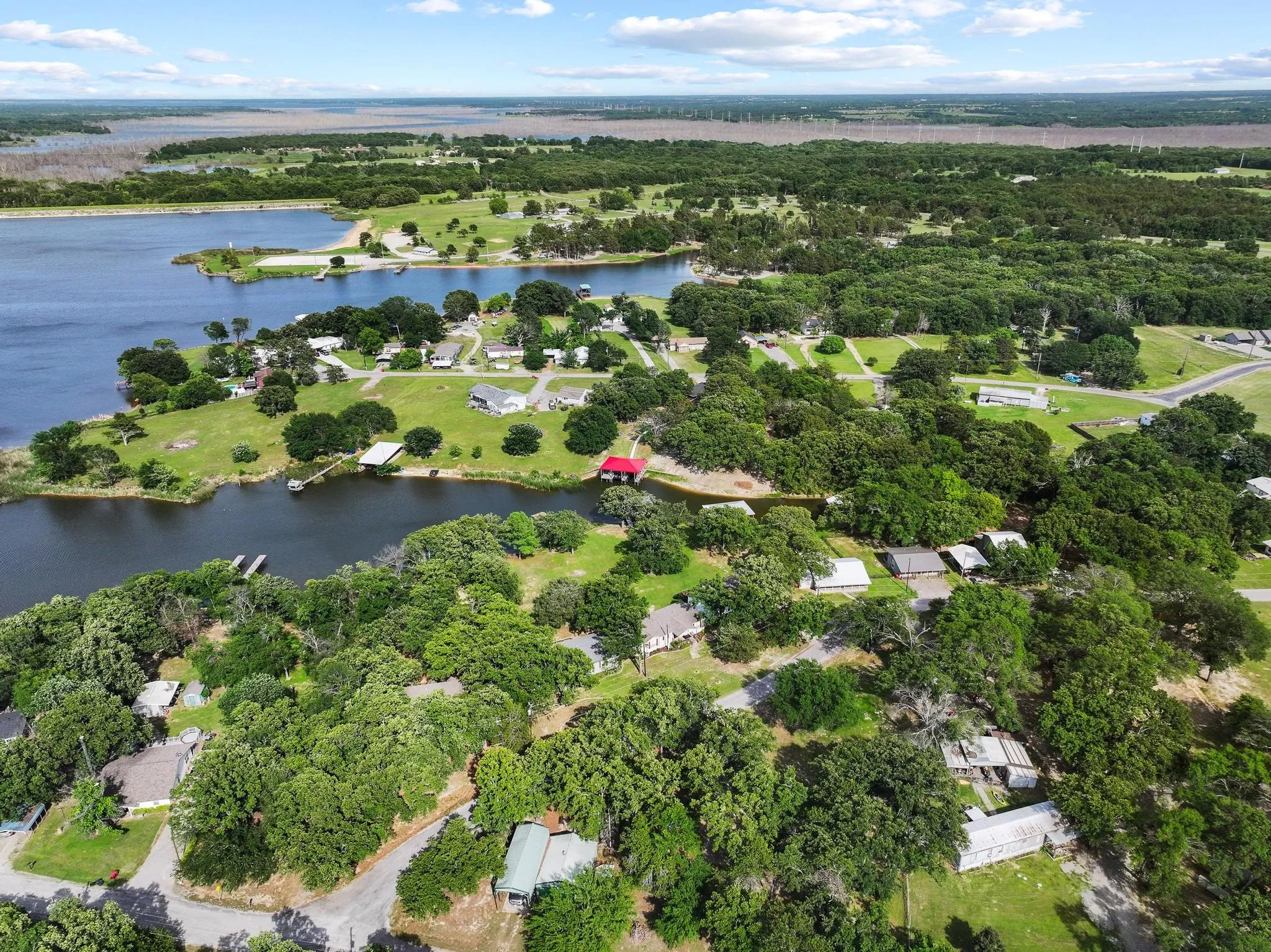 Single Family Residence For Sale in Fannin County , 7406 Lakeview Drive, Bonham, Texas 75418, 3 Bedroom, 2 Bathroom, Garage spaces, 1,624 Sqft, built in 2004, mls#21252224, Real Estate Agent in Bonham, Homes For Sale in Fannin county, Homes For Sale in Bonham, Realtor in Bonham Texas, Real Estate Brokerage Independent Realty Texas, Luminita Cordes Realtor