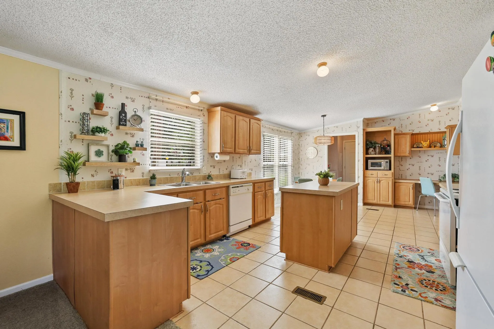Single Family Residence For Sale in Fannin County , 7406 Lakeview Drive, Bonham, Texas 75418, 3 Bedroom, 2 Bathroom, Garage spaces, 1,624 Sqft, built in 2004, mls#21252224, Real Estate Agent in Bonham, Homes For Sale in Fannin county, Homes For Sale in Bonham, Realtor in Bonham Texas, Real Estate Brokerage Independent Realty Texas, Luminita Cordes Realtor