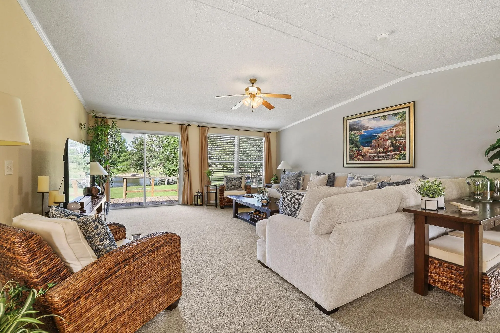Single Family Residence For Sale in Fannin County , 7406 Lakeview Drive, Bonham, Texas 75418, 3 Bedroom, 2 Bathroom, Garage spaces, 1,624 Sqft, built in 2004, mls#21252224, Real Estate Agent in Bonham, Homes For Sale in Fannin county, Homes For Sale in Bonham, Realtor in Bonham Texas, Real Estate Brokerage Independent Realty Texas, Luminita Cordes Realtor