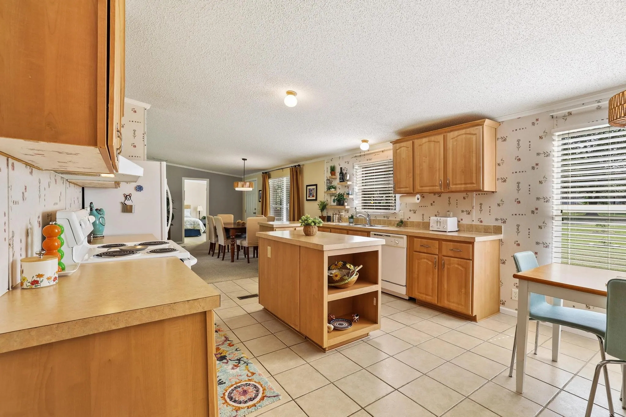 Single Family Residence For Sale in Fannin County , 7406 Lakeview Drive, Bonham, Texas 75418, 3 Bedroom, 2 Bathroom, Garage spaces, 1,624 Sqft, built in 2004, mls#21252224, Real Estate Agent in Bonham, Homes For Sale in Fannin county, Homes For Sale in Bonham, Realtor in Bonham Texas, Real Estate Brokerage Independent Realty Texas, Luminita Cordes Realtor