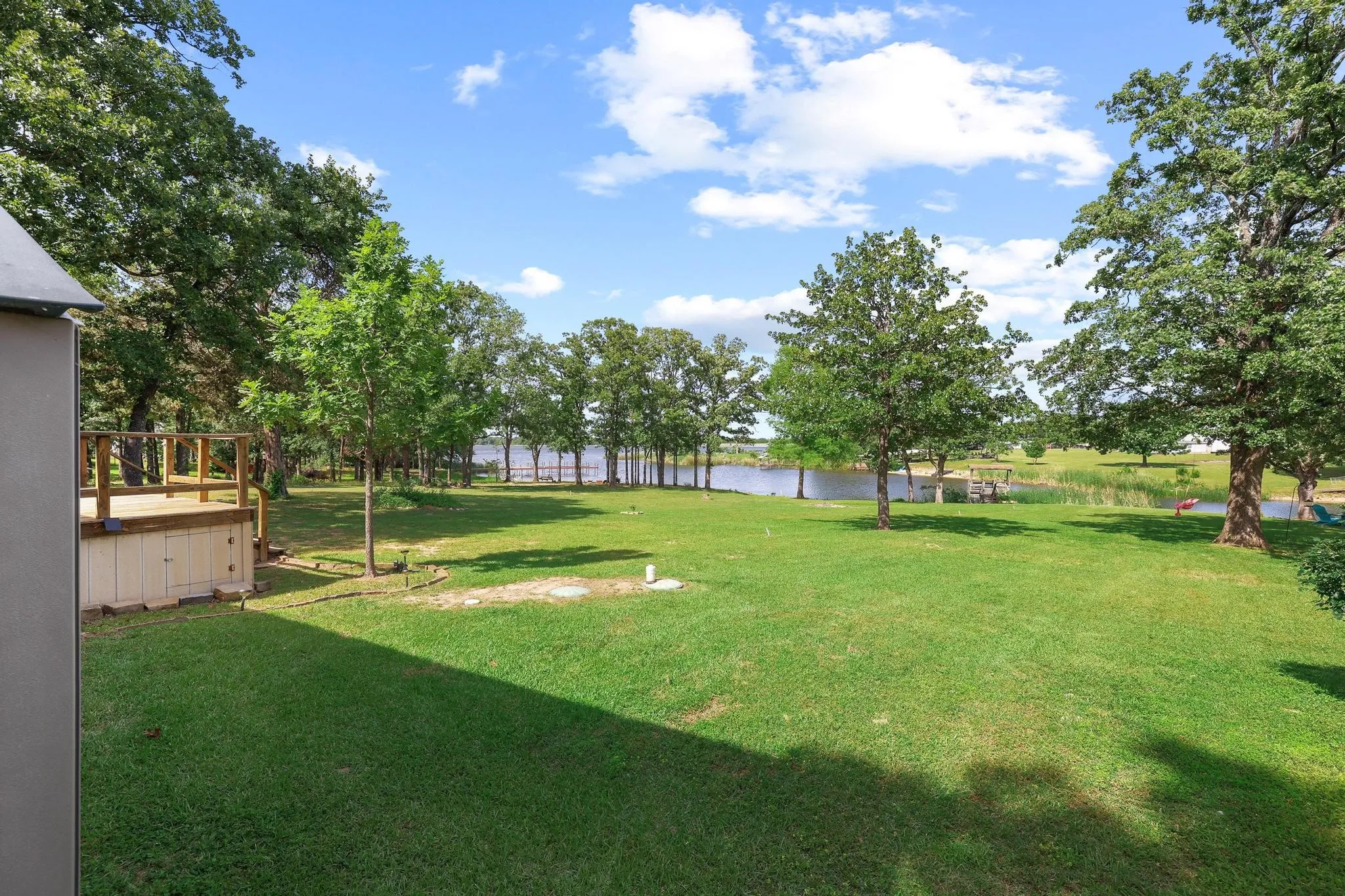 Single Family Residence For Sale in Fannin County , 7406 Lakeview Drive, Bonham, Texas 75418, 3 Bedroom, 2 Bathroom, Garage spaces, 1,624 Sqft, built in 2004, mls#21252224, Real Estate Agent in Bonham, Homes For Sale in Fannin county, Homes For Sale in Bonham, Realtor in Bonham Texas, Real Estate Brokerage Independent Realty Texas, Luminita Cordes Realtor