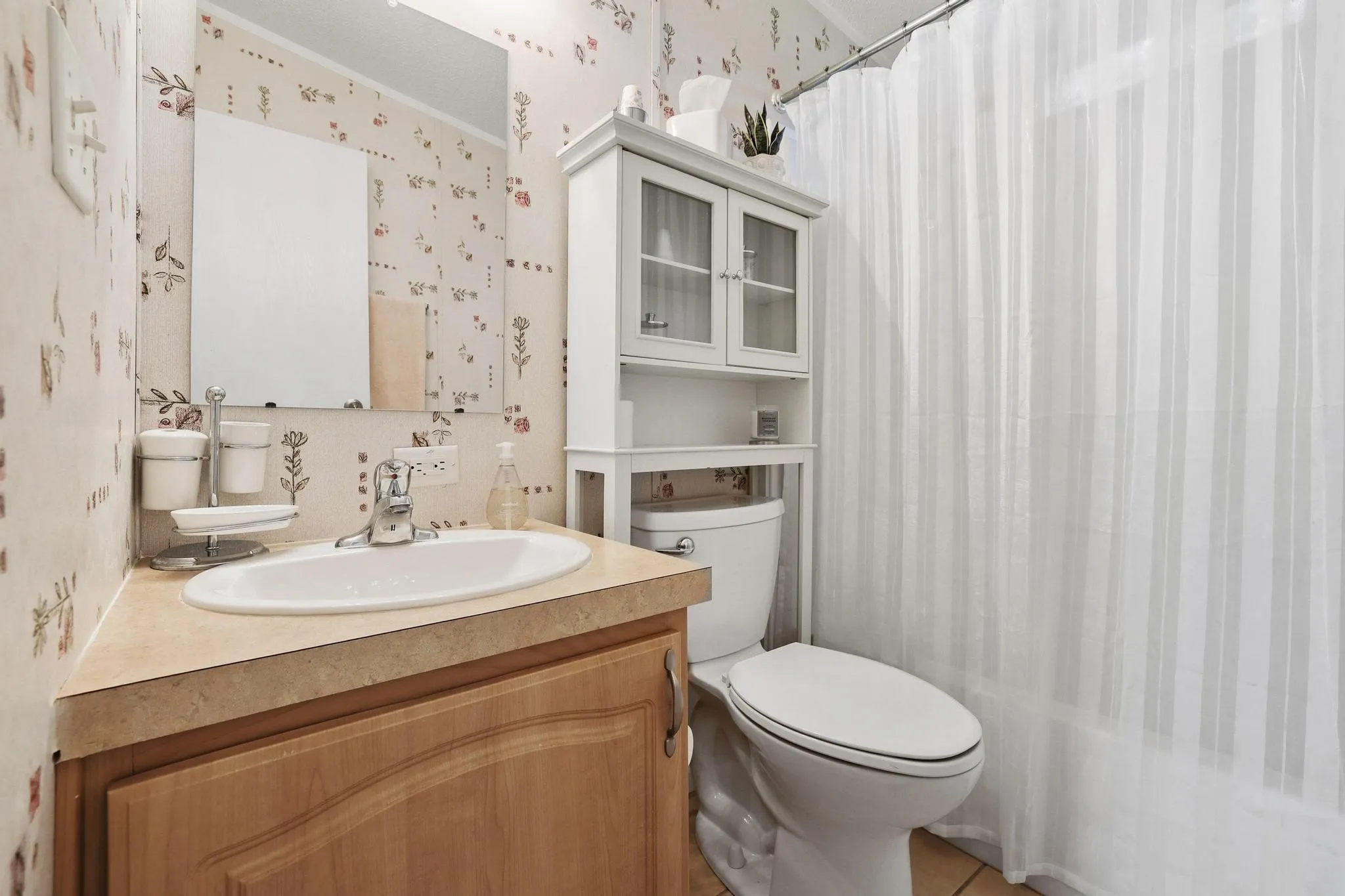 Single Family Residence For Sale in Fannin County , 7406 Lakeview Drive, Bonham, Texas 75418, 3 Bedroom, 2 Bathroom, Garage spaces, 1,624 Sqft, built in 2004, mls#21252224, Real Estate Agent in Bonham, Homes For Sale in Fannin county, Homes For Sale in Bonham, Realtor in Bonham Texas, Real Estate Brokerage Independent Realty Texas, Luminita Cordes Realtor