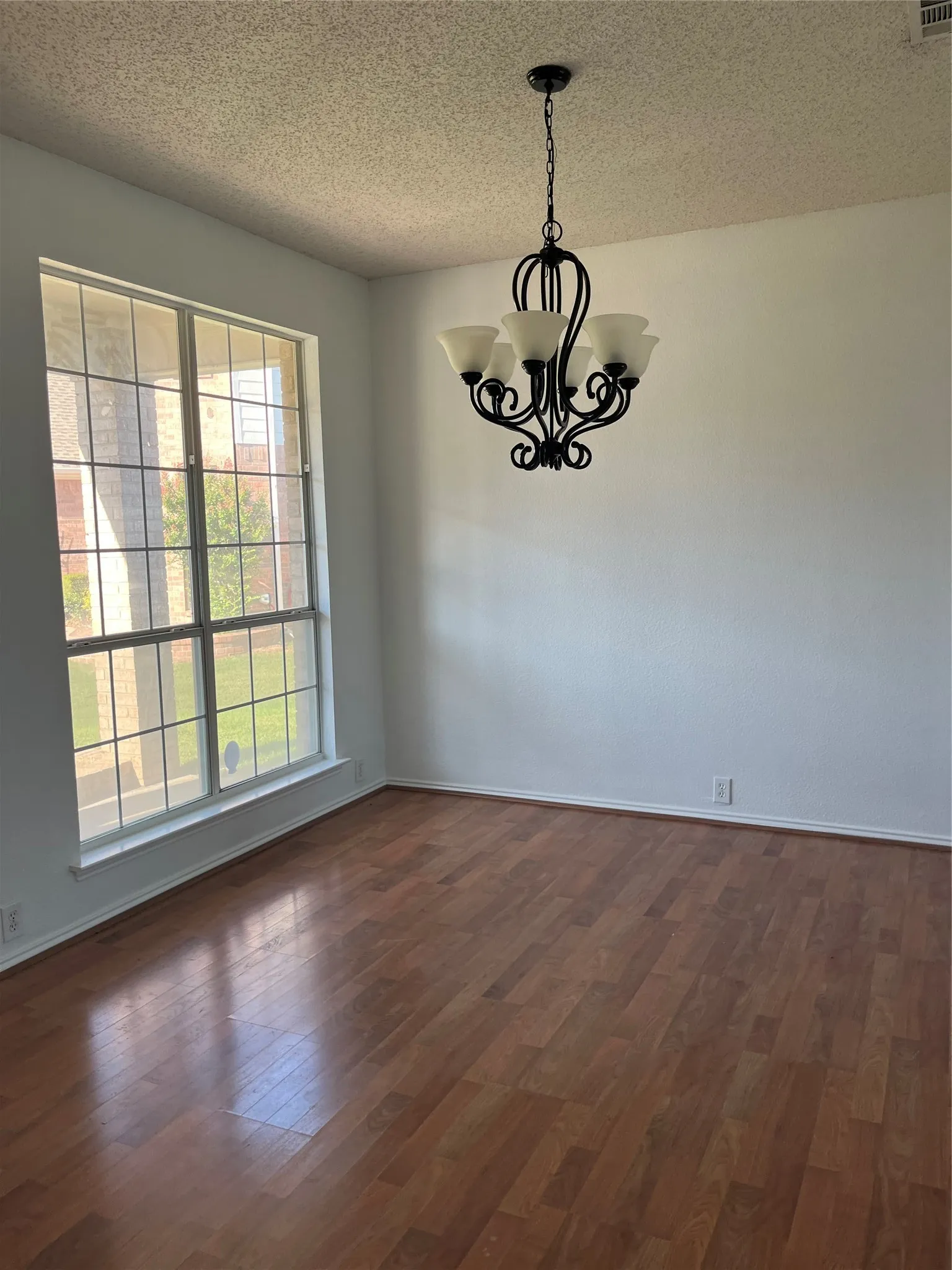 Single Family Residence For Rent in Tarrant County , 7929 Park Ridge Drive, Fort Worth, Texas 76137, 3 Bedroom, 3 Bathroom, 2 Garage spaces, 2,308 Sqft, built in 2000, mls#21263318, Real Estate Agent in Fort Worth, Homes For Rent in Tarrant county, Homes For Rent in Fort Worth, Realtor in Fort Worth Texas, Real Estate Brokerage Independent Realty Texas, Luminita Cordes Realtor