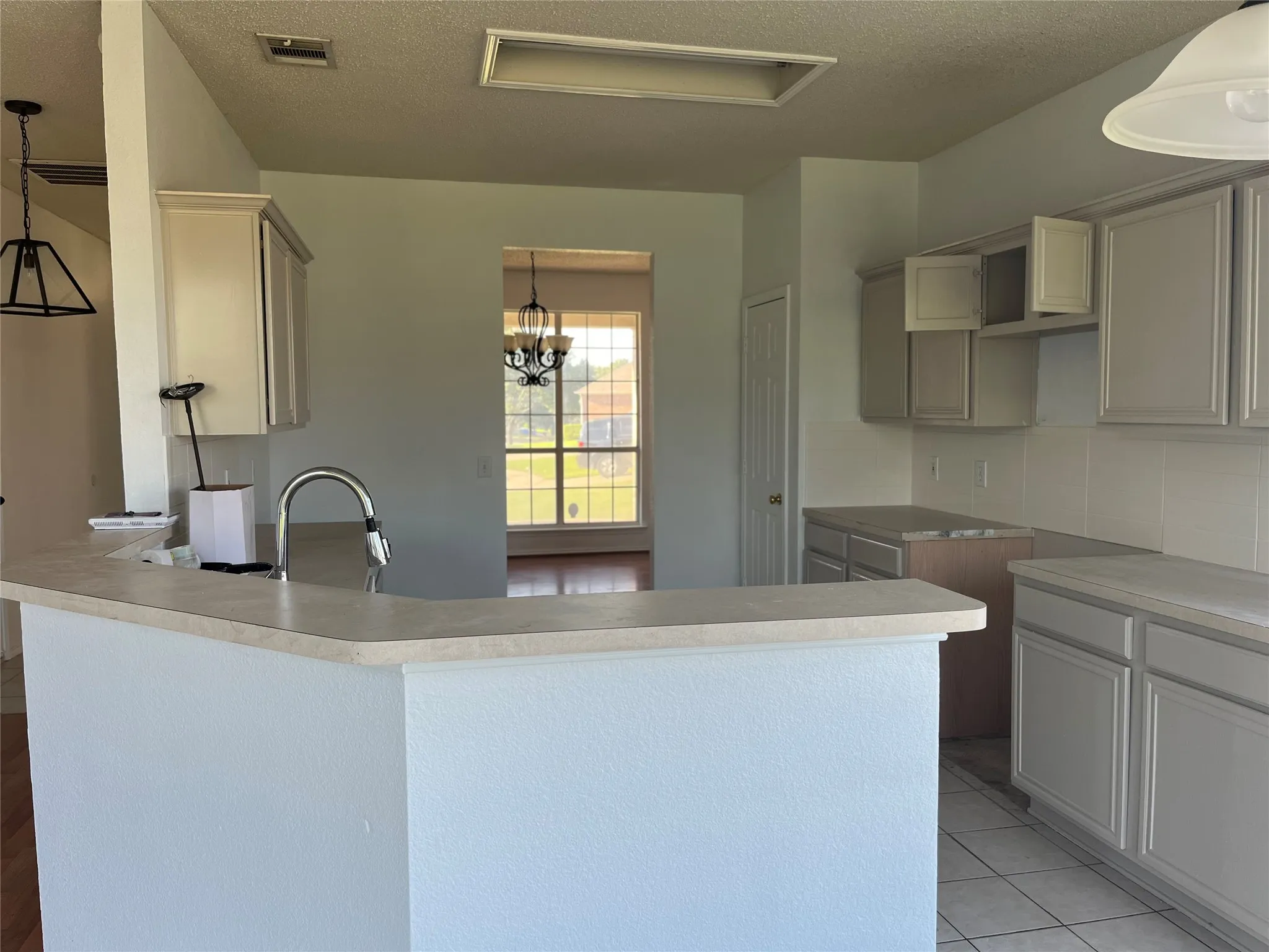 Single Family Residence For Rent in Tarrant County , 7929 Park Ridge Drive, Fort Worth, Texas 76137, 3 Bedroom, 3 Bathroom, 2 Garage spaces, 2,308 Sqft, built in 2000, mls#21263318, Real Estate Agent in Fort Worth, Homes For Rent in Tarrant county, Homes For Rent in Fort Worth, Realtor in Fort Worth Texas, Real Estate Brokerage Independent Realty Texas, Luminita Cordes Realtor