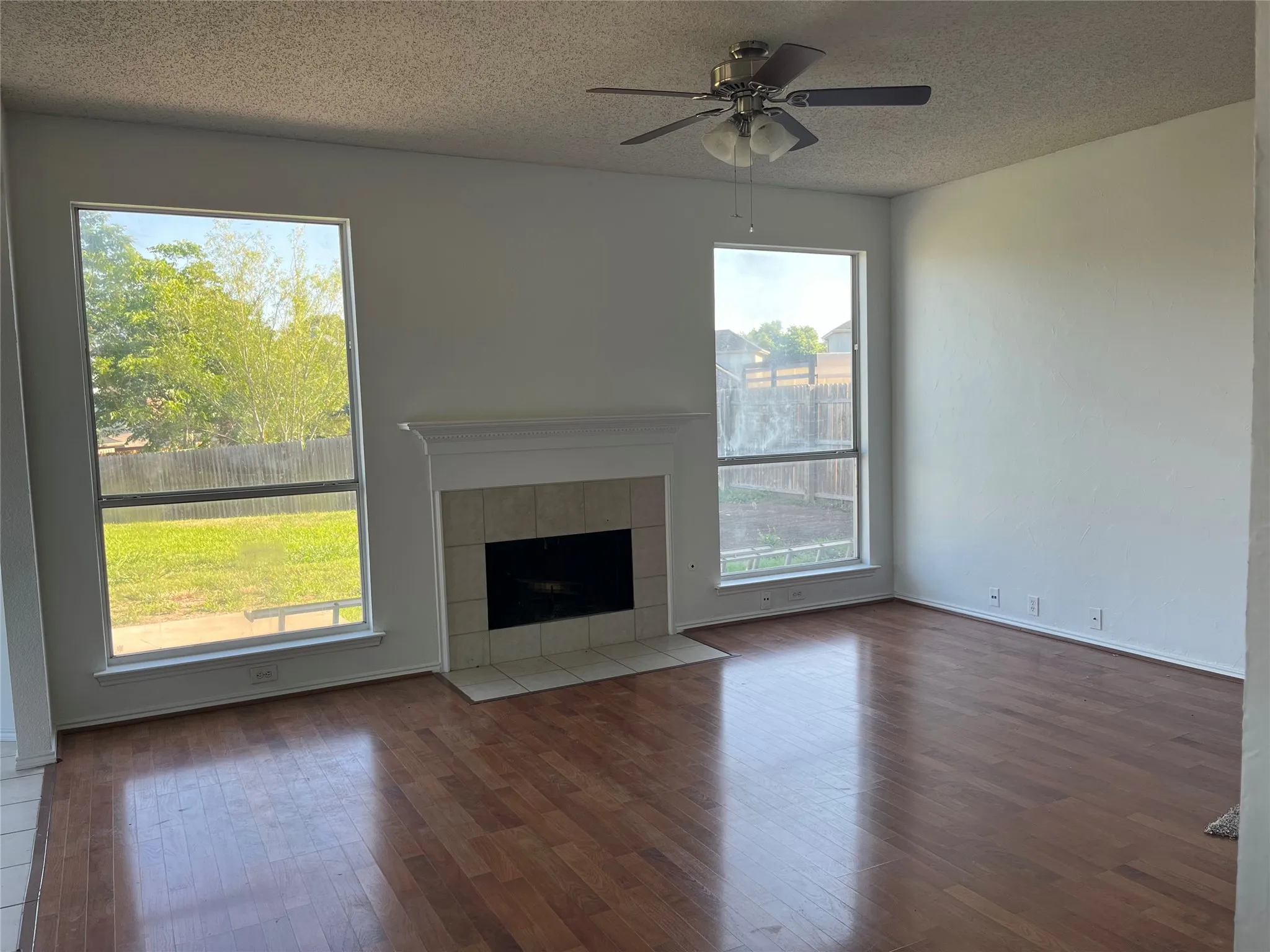 Single Family Residence For Rent in Tarrant County , 7929 Park Ridge Drive, Fort Worth, Texas 76137, 3 Bedroom, 3 Bathroom, 2 Garage spaces, 2,308 Sqft, built in 2000, mls#21263318, Real Estate Agent in Fort Worth, Homes For Rent in Tarrant county, Homes For Rent in Fort Worth, Realtor in Fort Worth Texas, Real Estate Brokerage Independent Realty Texas, Luminita Cordes Realtor