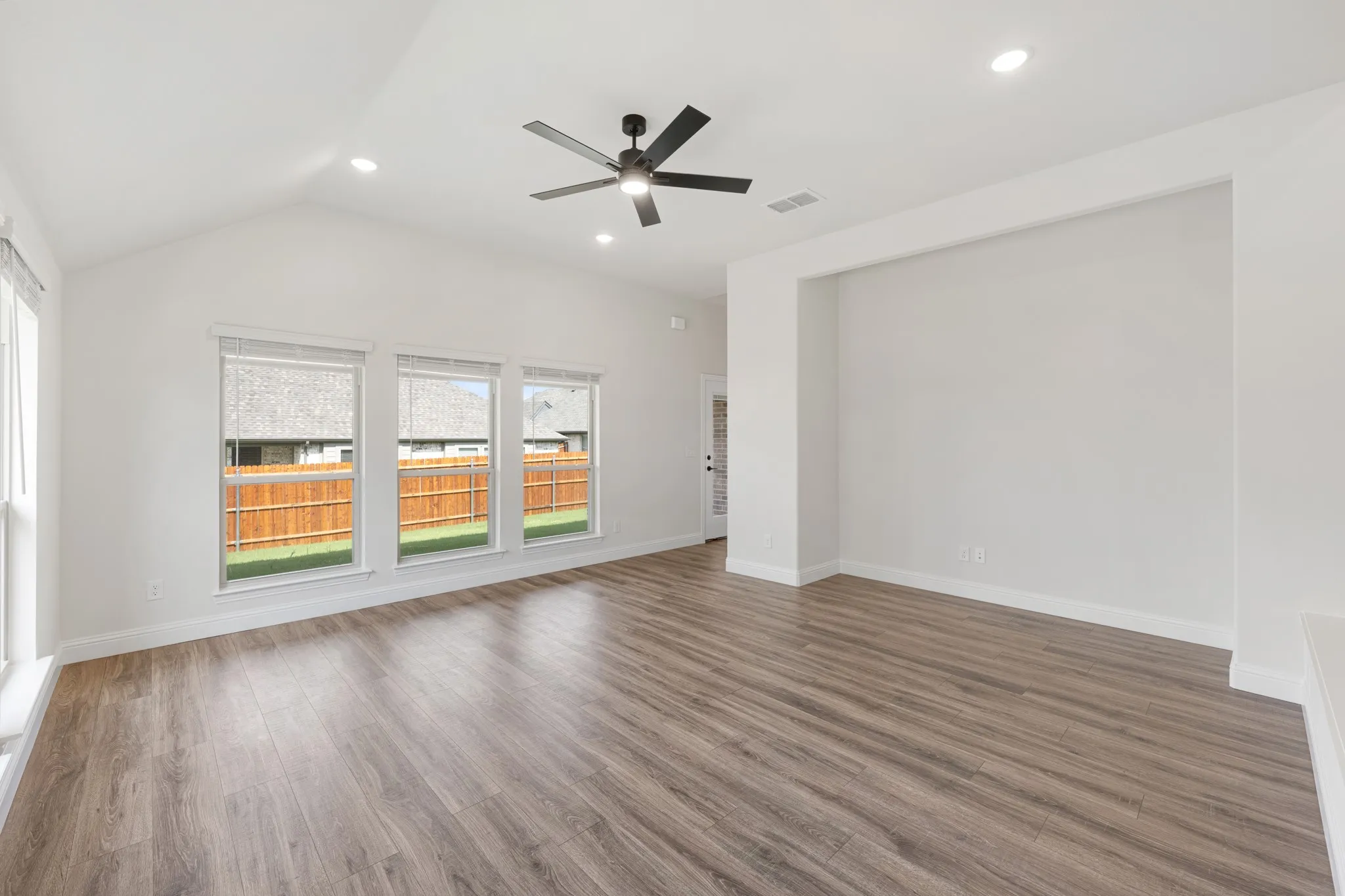 Single Family Residence For Sale in Johnson County , 215 Seminole Trail, Alvarado, Texas 76009, 4 Bedroom, 3 Bathroom, 2 Garage spaces, 2,333 Sqft, built in 2026, mls#21263321, Real Estate Agent in Alvarado, Homes For Sale in Johnson county, Homes For Sale in Alvarado, Realtor in Alvarado Texas, Real Estate Brokerage Independent Realty Texas, Luminita Cordes Realtor