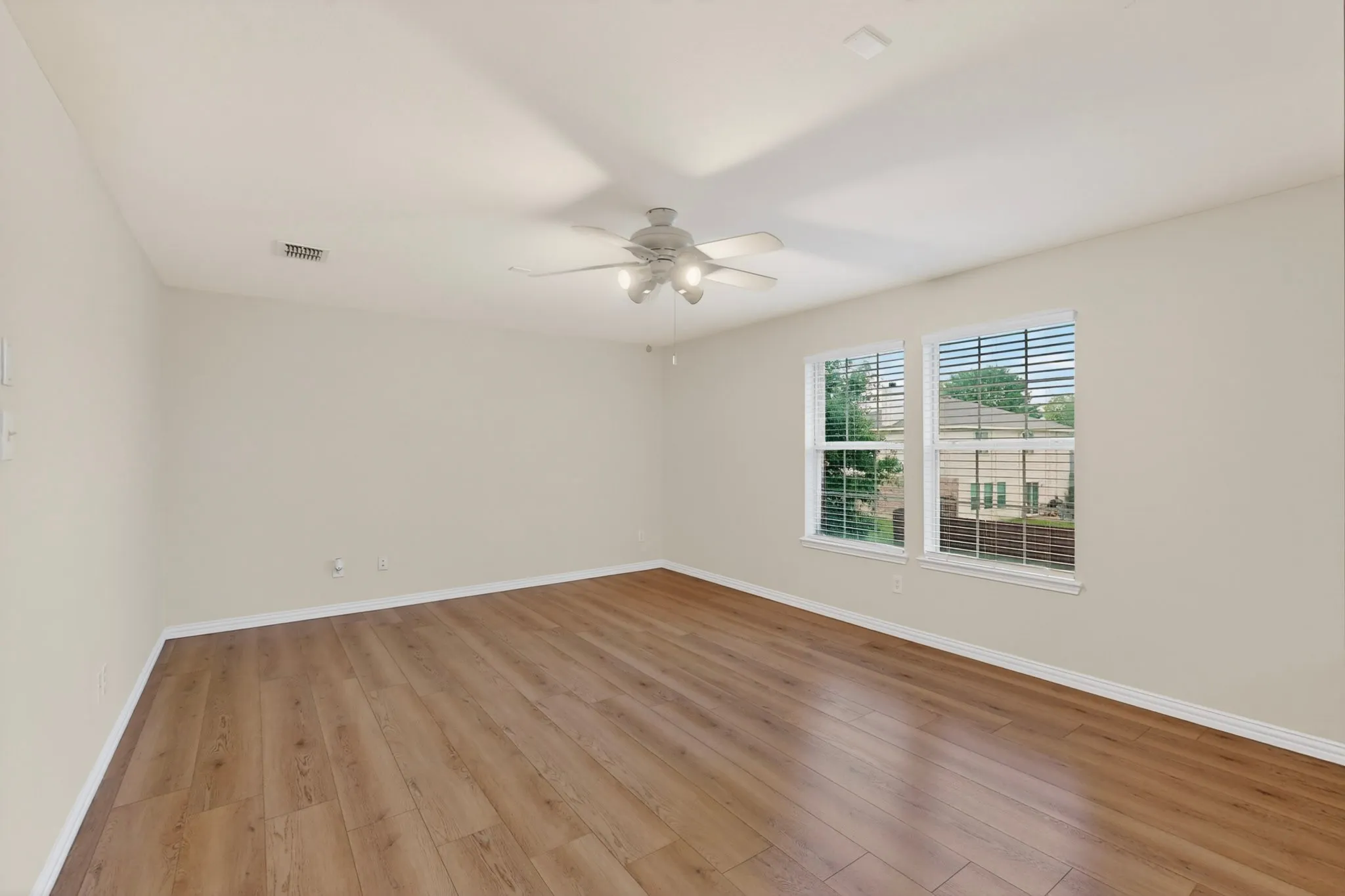Single Family Residence For Sale in Tarrant County , 4328 Tranquility Drive, Fort Worth, Texas 76244, 4 Bedroom, 3 Bathroom, 2 Garage spaces, 2,640 Sqft, built in 2006, mls#21259089, Real Estate Agent in Fort Worth, Homes For Sale in Tarrant county, Homes For Sale in Fort Worth, Realtor in Fort Worth Texas, Real Estate Brokerage Independent Realty Texas, Luminita Cordes Realtor
