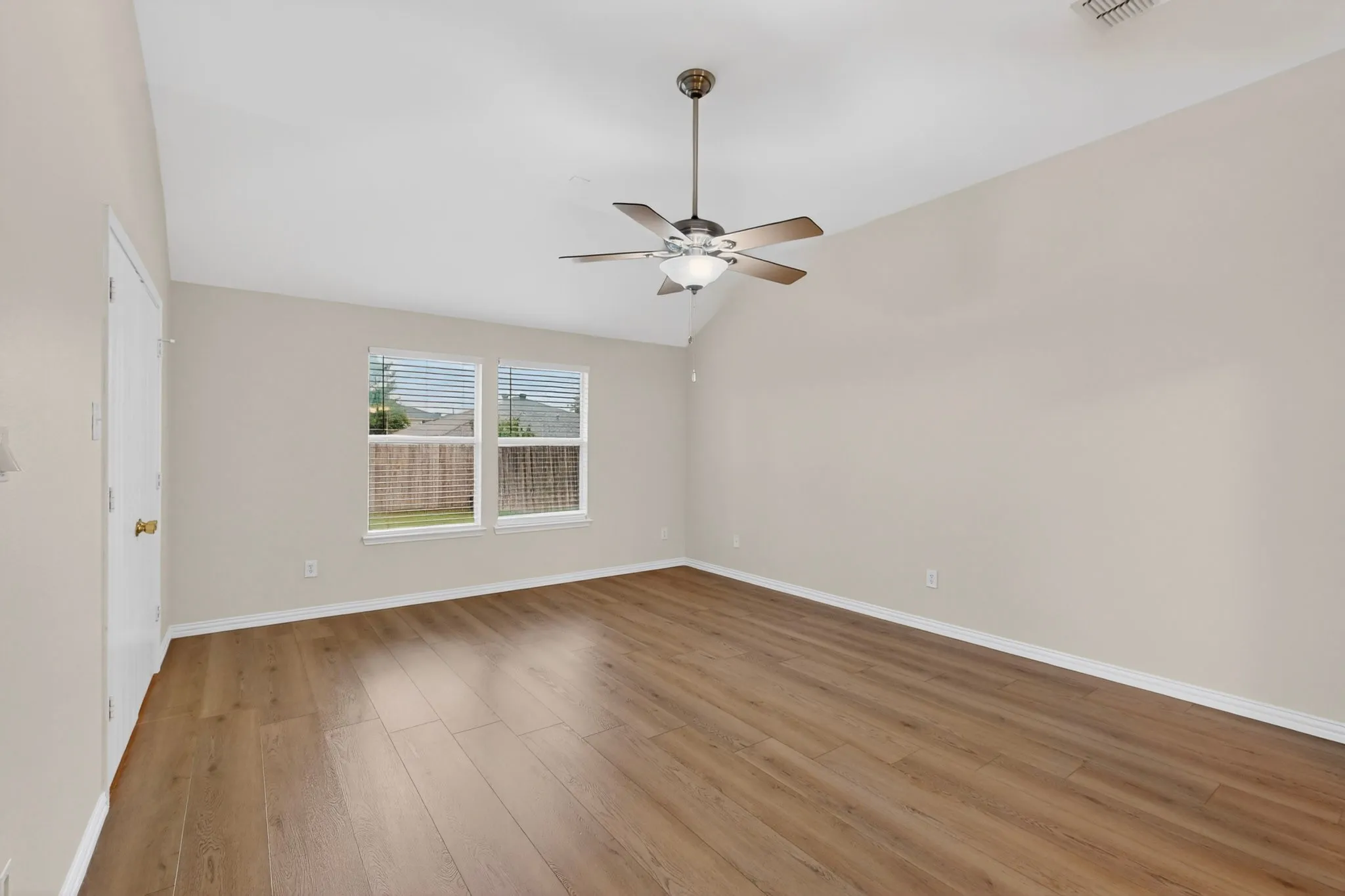 Single Family Residence For Sale in Tarrant County , 4328 Tranquility Drive, Fort Worth, Texas 76244, 4 Bedroom, 3 Bathroom, 2 Garage spaces, 2,640 Sqft, built in 2006, mls#21259089, Real Estate Agent in Fort Worth, Homes For Sale in Tarrant county, Homes For Sale in Fort Worth, Realtor in Fort Worth Texas, Real Estate Brokerage Independent Realty Texas, Luminita Cordes Realtor