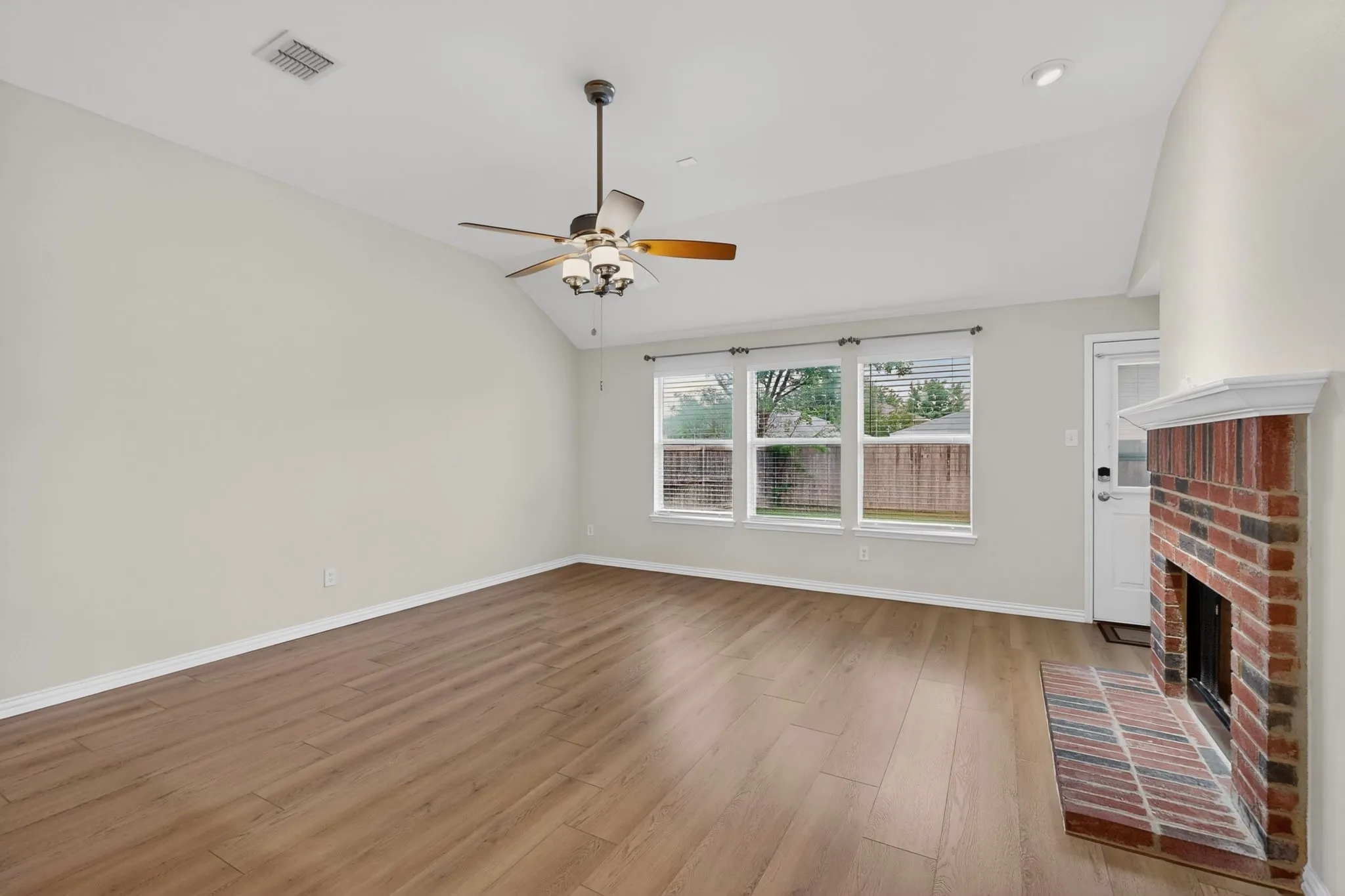 Single Family Residence For Sale in Tarrant County , 4328 Tranquility Drive, Fort Worth, Texas 76244, 4 Bedroom, 3 Bathroom, 2 Garage spaces, 2,640 Sqft, built in 2006, mls#21259089, Real Estate Agent in Fort Worth, Homes For Sale in Tarrant county, Homes For Sale in Fort Worth, Realtor in Fort Worth Texas, Real Estate Brokerage Independent Realty Texas, Luminita Cordes Realtor