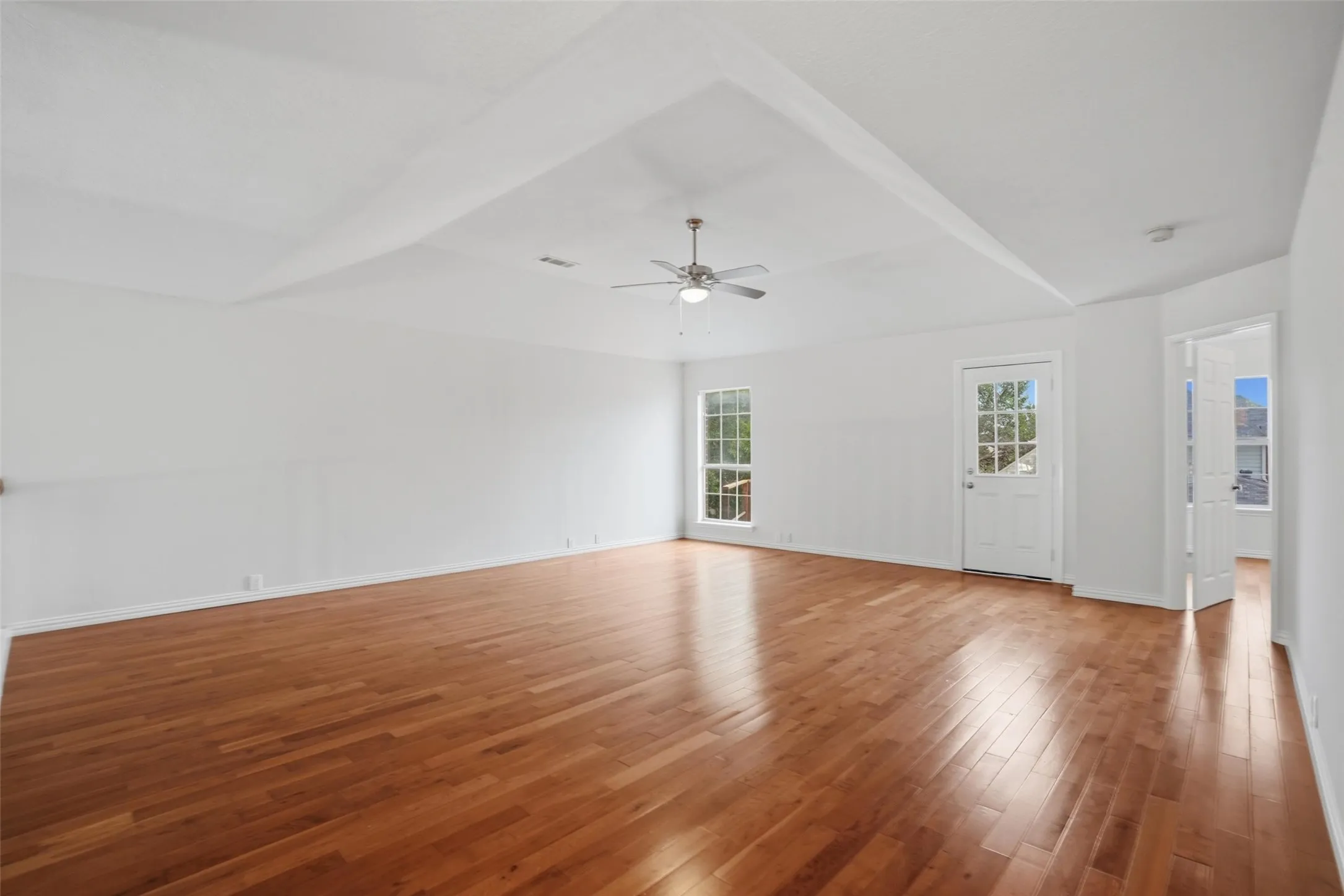 Single Family Residence For Sale in Collin County , 8812 Smokey Drive, Plano, Texas 75025, 5 Bedroom, 4 Bathroom, 2 Garage spaces, 4,063 Sqft, built in 1993, mls#21256799, Real Estate Agent in Plano, Homes For Sale in Collin county, Homes For Sale in Plano, Realtor in Plano Texas, Real Estate Brokerage Independent Realty Texas, Luminita Cordes Realtor
