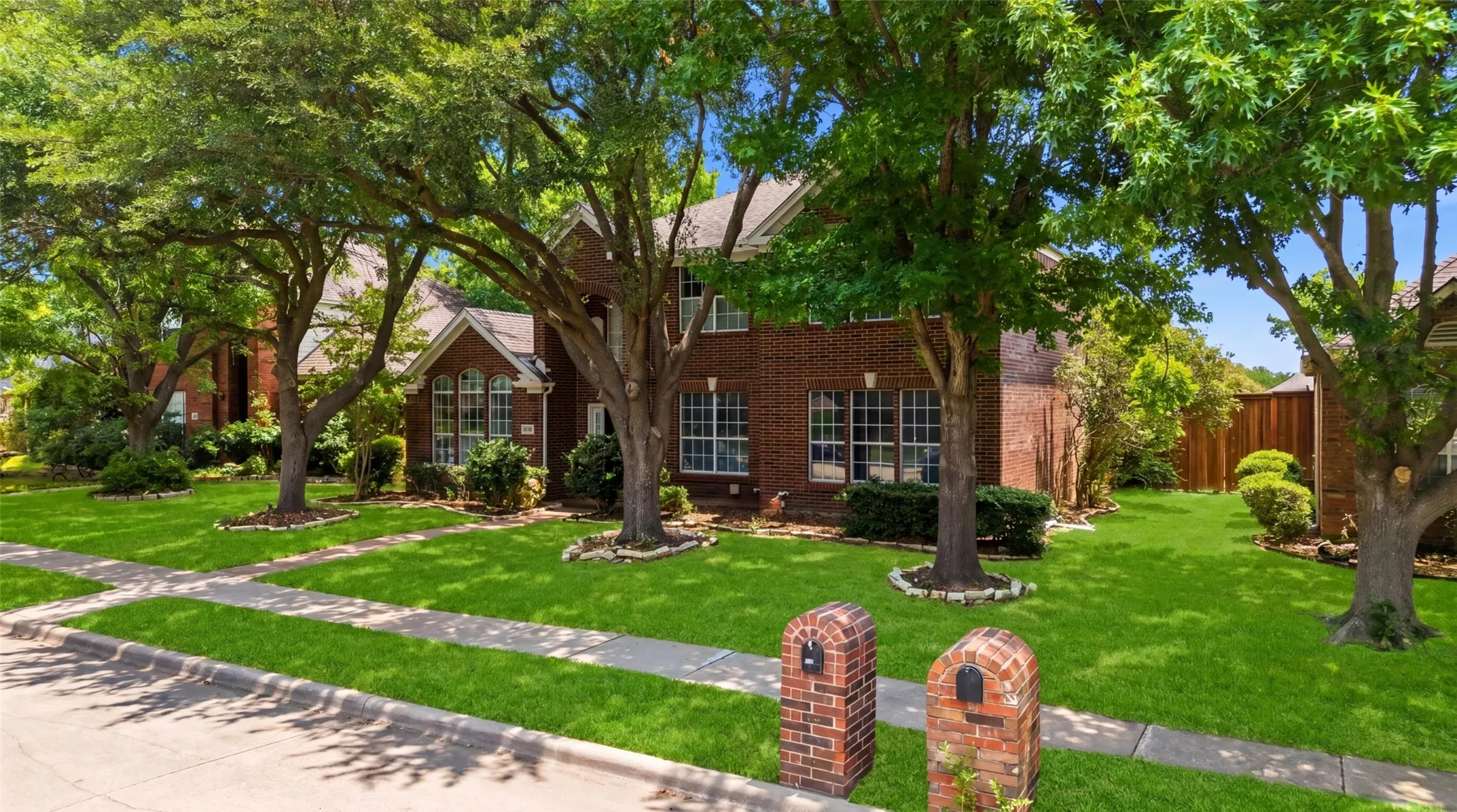 Single Family Residence For Sale in Collin County , 8812 Smokey Drive, Plano, Texas 75025, 5 Bedroom, 4 Bathroom, 2 Garage spaces, 4,063 Sqft, built in 1993, mls#21256799, Real Estate Agent in Plano, Homes For Sale in Collin county, Homes For Sale in Plano, Realtor in Plano Texas, Real Estate Brokerage Independent Realty Texas, Luminita Cordes Realtor