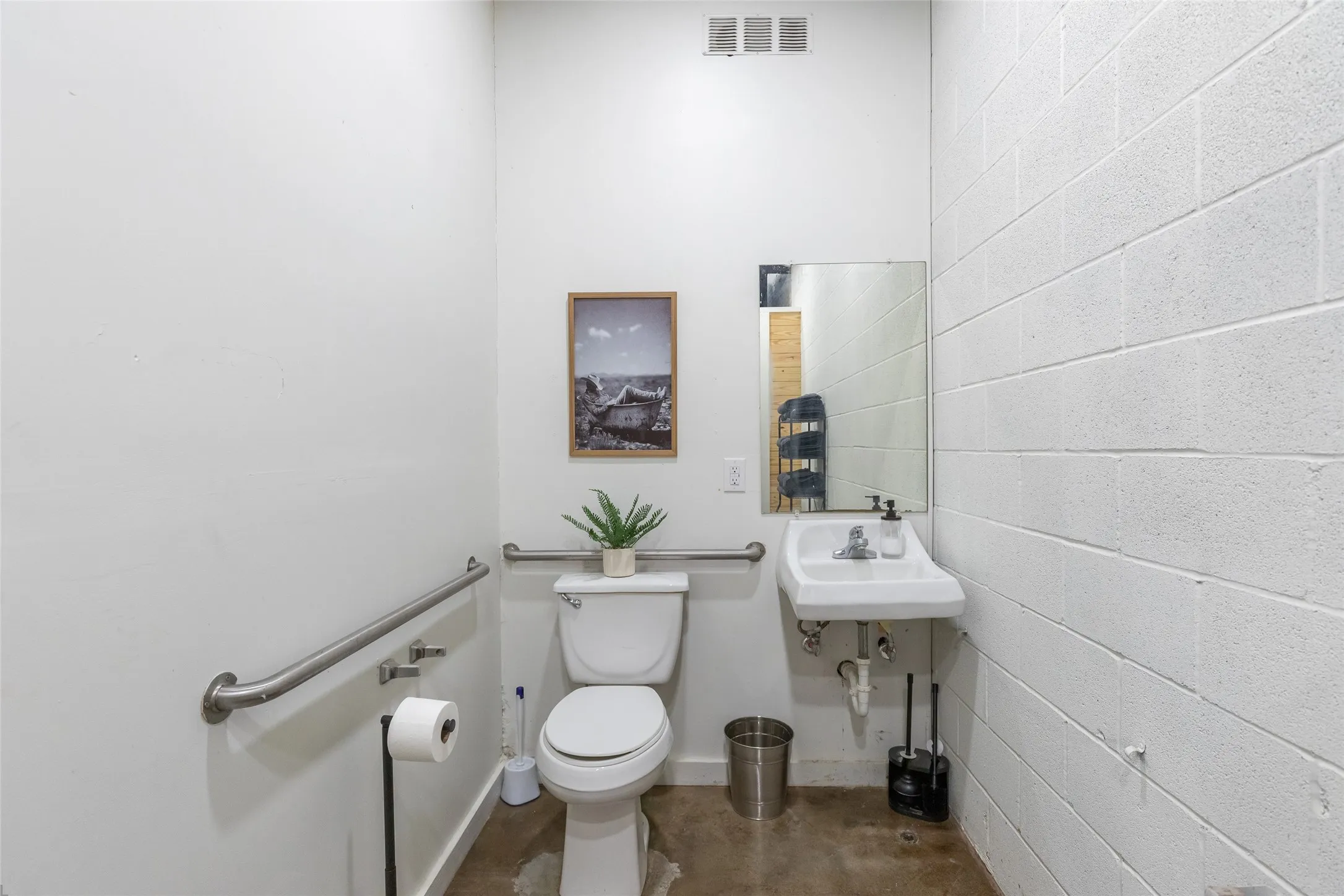 Apartment For Sale in Taylor County , 381 N F.m. 707, Merkel, Texas 79536, 6 Bedroom, 1 Bathroom, 1 Garage spaces, 0 Sqft, built in 2008, Price $159,000, mls#21263238, Real Estate Agent in Merkel, Homes For Sale in Taylor county, Homes For Sale in Merkel, Realtor in Merkel Texas, Real Estate Brokerage Independent Realty Texas, Luminita Cordes Realtor