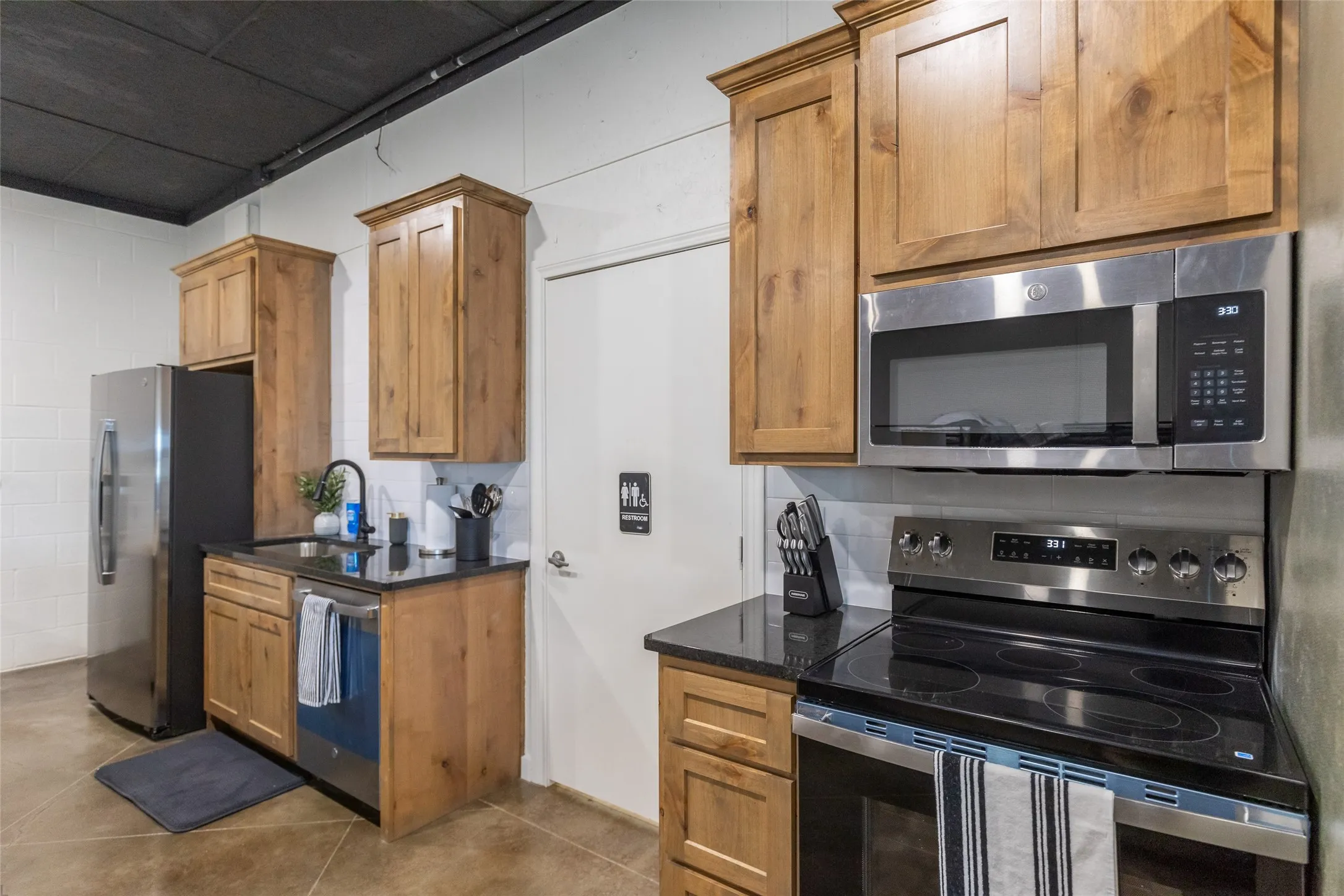 Apartment For Sale in Taylor County , 381 N F.m. 707, Merkel, Texas 79536, 6 Bedroom, 1 Bathroom, 1 Garage spaces, 0 Sqft, built in 2008, Price $159,000, mls#21263238, Real Estate Agent in Merkel, Homes For Sale in Taylor county, Homes For Sale in Merkel, Realtor in Merkel Texas, Real Estate Brokerage Independent Realty Texas, Luminita Cordes Realtor