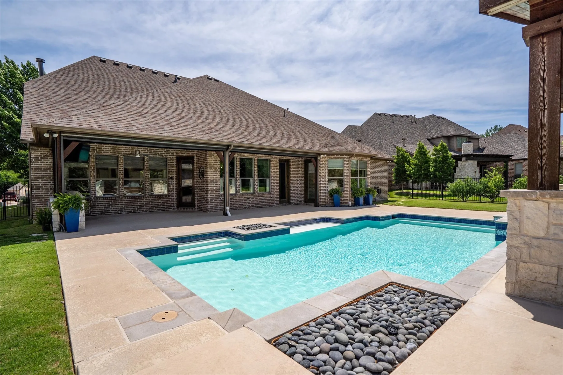 Single Family Residence For Sale in Denton County , 3225 Clubview Drive, Denton, Texas 76226, 4 Bedroom, 4 Bathroom, 3 Garage spaces, 4,040 Sqft, built in 2008, mls#21206596, Real Estate Agent in Denton, Homes For Sale in Denton county, Homes For Sale in Denton, Realtor in Denton Texas, Real Estate Brokerage Independent Realty Texas, Luminita Cordes Realtor