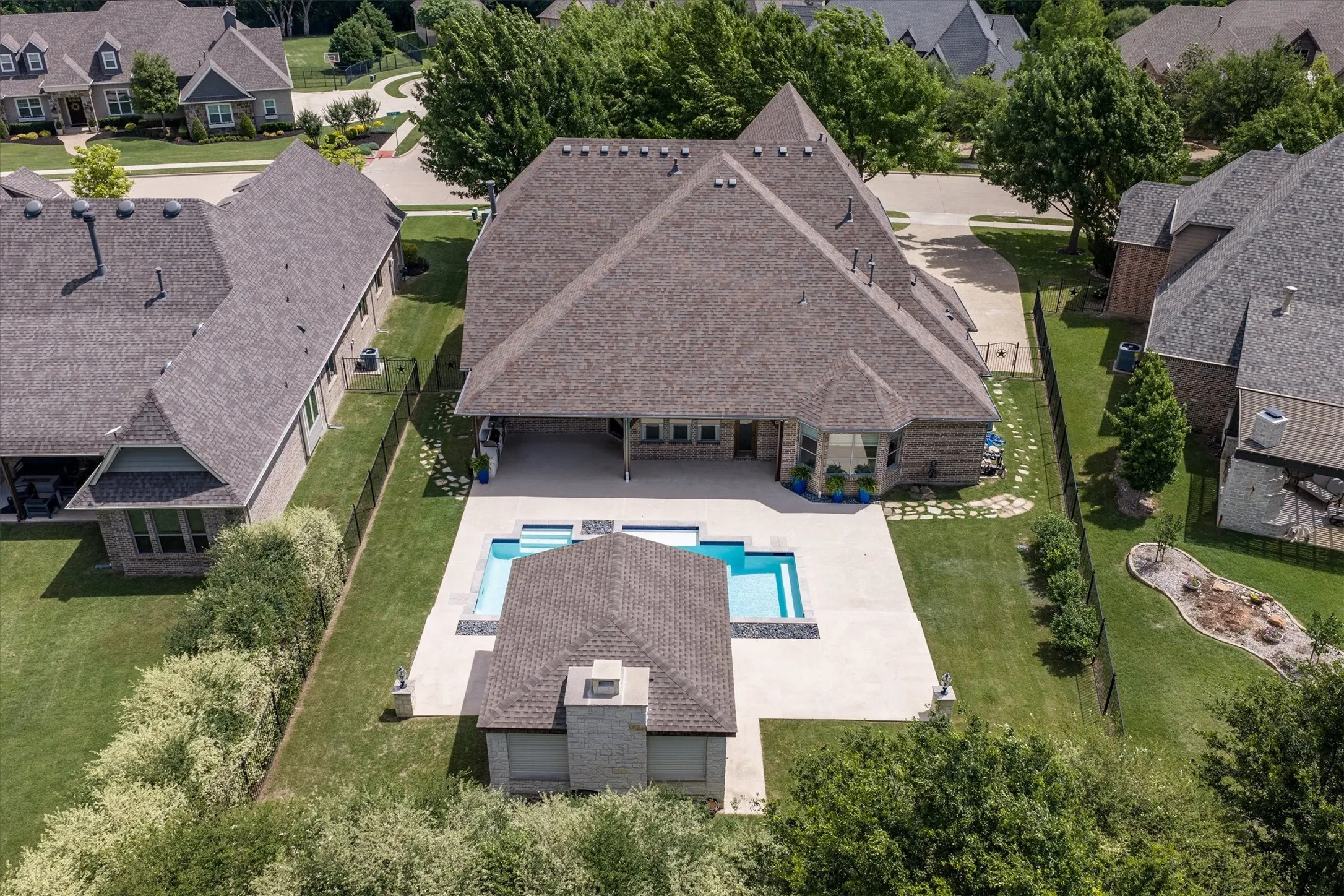 Single Family Residence For Sale in Denton County , 3225 Clubview Drive, Denton, Texas 76226, 4 Bedroom, 4 Bathroom, 3 Garage spaces, 4,040 Sqft, built in 2008, mls#21206596, Real Estate Agent in Denton, Homes For Sale in Denton county, Homes For Sale in Denton, Realtor in Denton Texas, Real Estate Brokerage Independent Realty Texas, Luminita Cordes Realtor
