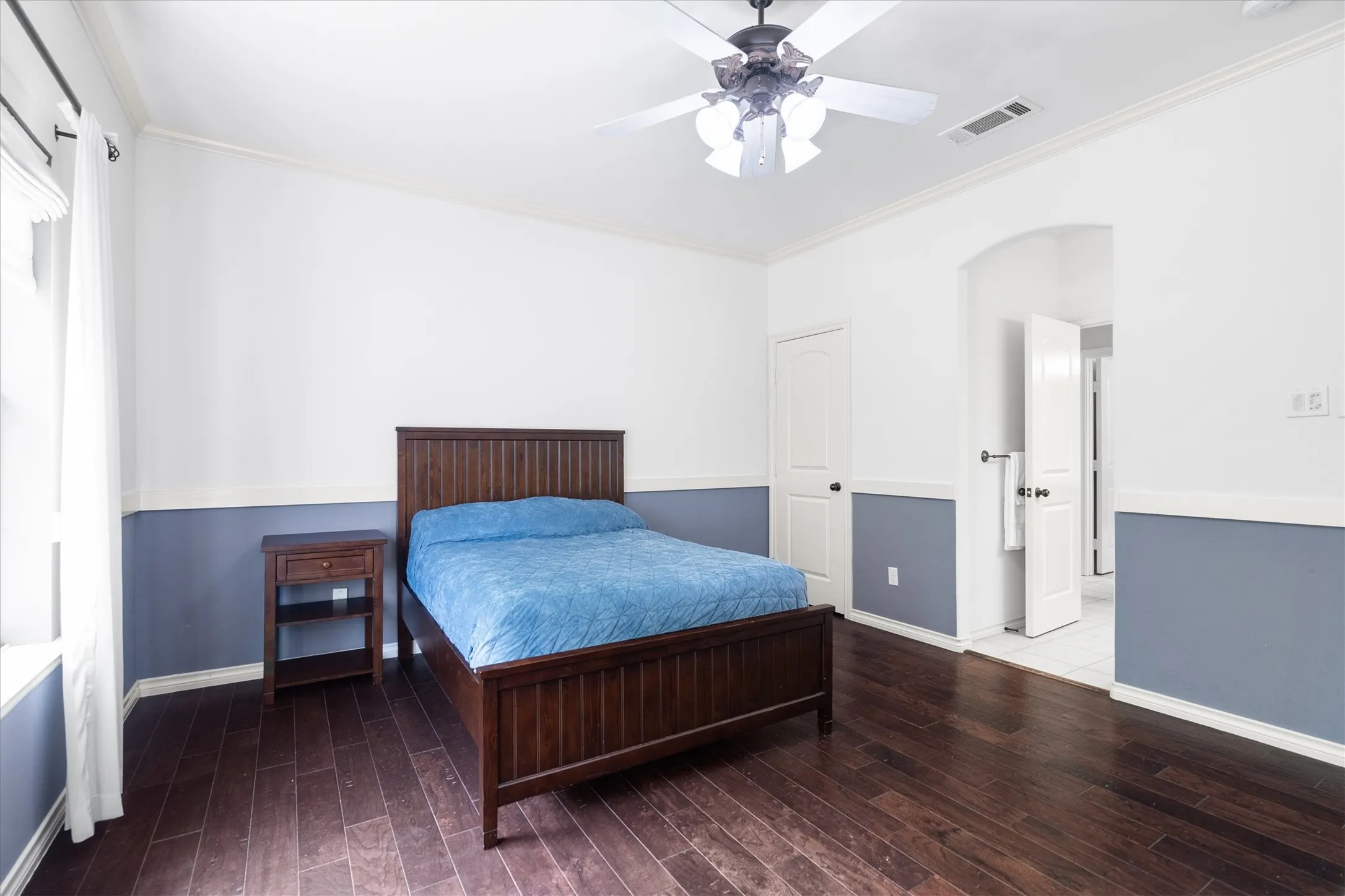 Single Family Residence For Sale in Denton County , 3225 Clubview Drive, Denton, Texas 76226, 4 Bedroom, 4 Bathroom, 3 Garage spaces, 4,040 Sqft, built in 2008, mls#21206596, Real Estate Agent in Denton, Homes For Sale in Denton county, Homes For Sale in Denton, Realtor in Denton Texas, Real Estate Brokerage Independent Realty Texas, Luminita Cordes Realtor