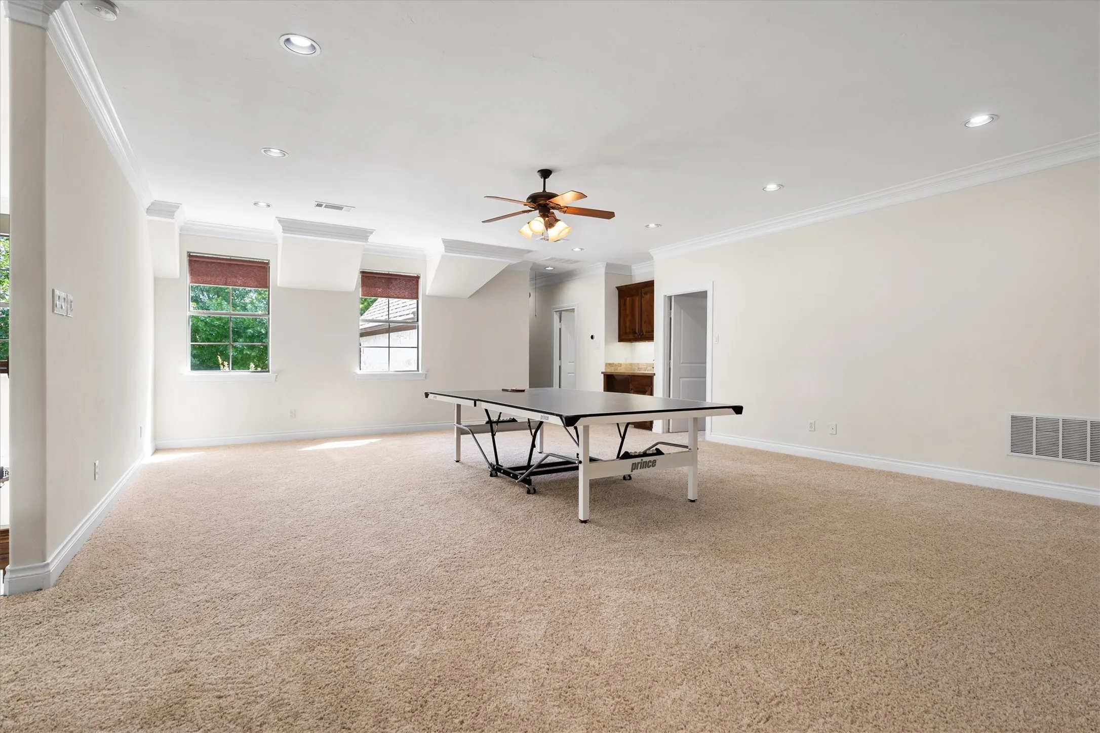 Single Family Residence For Sale in Denton County , 3225 Clubview Drive, Denton, Texas 76226, 4 Bedroom, 4 Bathroom, 3 Garage spaces, 4,040 Sqft, built in 2008, mls#21206596, Real Estate Agent in Denton, Homes For Sale in Denton county, Homes For Sale in Denton, Realtor in Denton Texas, Real Estate Brokerage Independent Realty Texas, Luminita Cordes Realtor