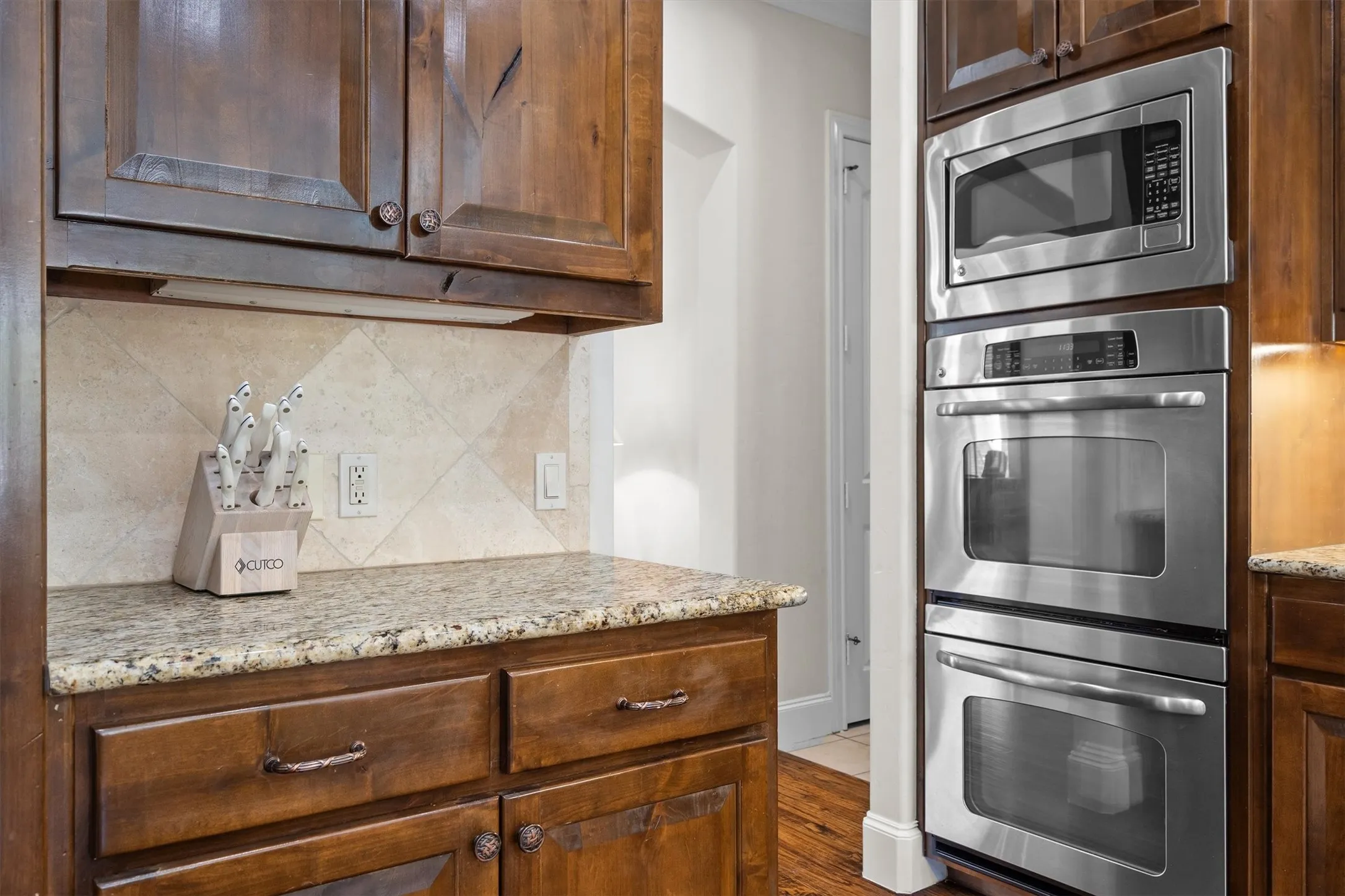 Single Family Residence For Sale in Denton County , 3225 Clubview Drive, Denton, Texas 76226, 4 Bedroom, 4 Bathroom, 3 Garage spaces, 4,040 Sqft, built in 2008, mls#21206596, Real Estate Agent in Denton, Homes For Sale in Denton county, Homes For Sale in Denton, Realtor in Denton Texas, Real Estate Brokerage Independent Realty Texas, Luminita Cordes Realtor