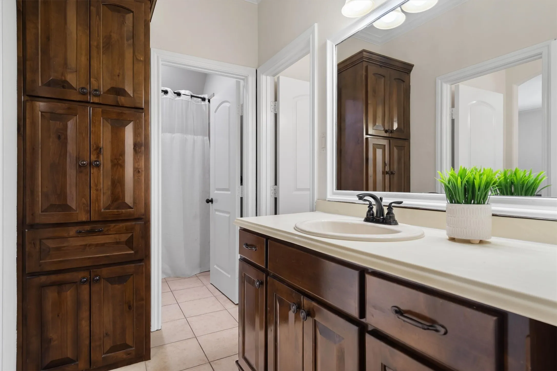 Single Family Residence For Sale in Denton County , 3225 Clubview Drive, Denton, Texas 76226, 4 Bedroom, 4 Bathroom, 3 Garage spaces, 4,040 Sqft, built in 2008, mls#21206596, Real Estate Agent in Denton, Homes For Sale in Denton county, Homes For Sale in Denton, Realtor in Denton Texas, Real Estate Brokerage Independent Realty Texas, Luminita Cordes Realtor