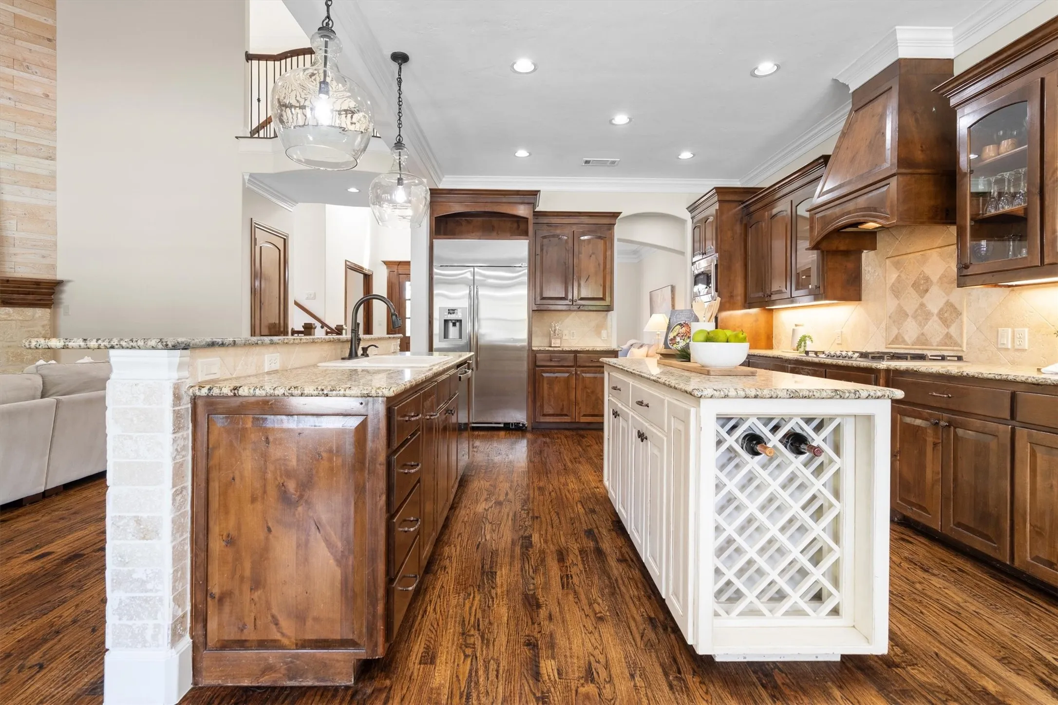 Single Family Residence For Sale in Denton County , 3225 Clubview Drive, Denton, Texas 76226, 4 Bedroom, 4 Bathroom, 3 Garage spaces, 4,040 Sqft, built in 2008, mls#21206596, Real Estate Agent in Denton, Homes For Sale in Denton county, Homes For Sale in Denton, Realtor in Denton Texas, Real Estate Brokerage Independent Realty Texas, Luminita Cordes Realtor