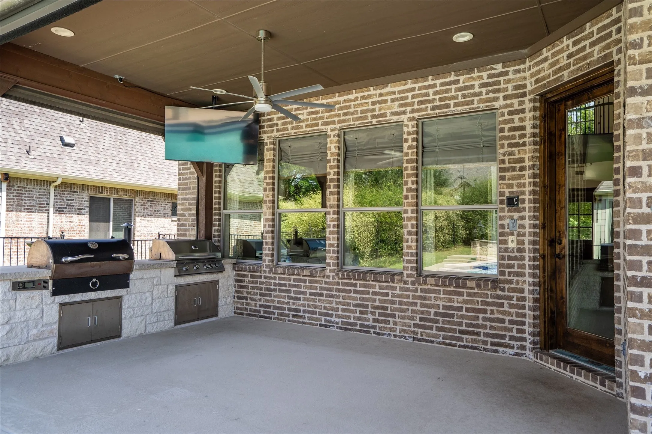 Single Family Residence For Sale in Denton County , 3225 Clubview Drive, Denton, Texas 76226, 4 Bedroom, 4 Bathroom, 3 Garage spaces, 4,040 Sqft, built in 2008, mls#21206596, Real Estate Agent in Denton, Homes For Sale in Denton county, Homes For Sale in Denton, Realtor in Denton Texas, Real Estate Brokerage Independent Realty Texas, Luminita Cordes Realtor
