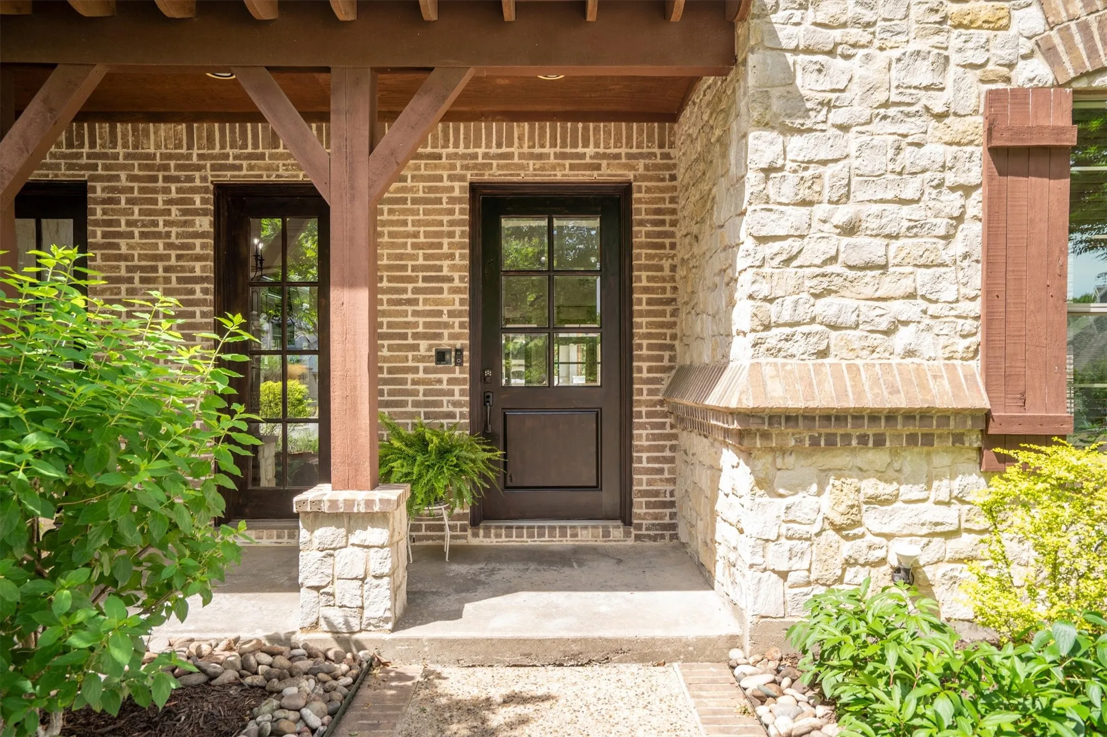 Single Family Residence For Sale in Denton County , 3225 Clubview Drive, Denton, Texas 76226, 4 Bedroom, 4 Bathroom, 3 Garage spaces, 4,040 Sqft, built in 2008, mls#21206596, Real Estate Agent in Denton, Homes For Sale in Denton county, Homes For Sale in Denton, Realtor in Denton Texas, Real Estate Brokerage Independent Realty Texas, Luminita Cordes Realtor