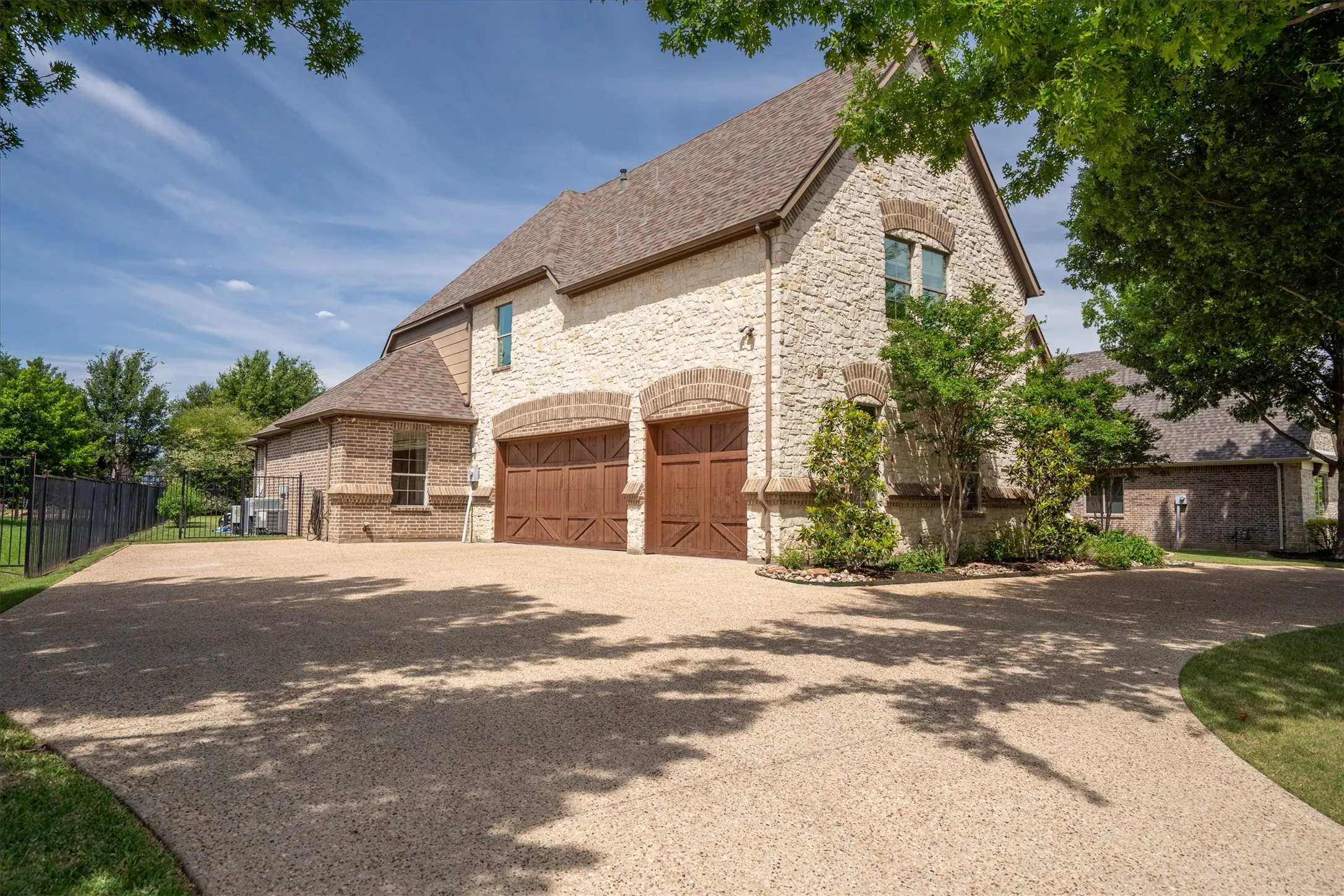 Single Family Residence For Sale in Denton County , 3225 Clubview Drive, Denton, Texas 76226, 4 Bedroom, 4 Bathroom, 3 Garage spaces, 4,040 Sqft, built in 2008, mls#21206596, Real Estate Agent in Denton, Homes For Sale in Denton county, Homes For Sale in Denton, Realtor in Denton Texas, Real Estate Brokerage Independent Realty Texas, Luminita Cordes Realtor