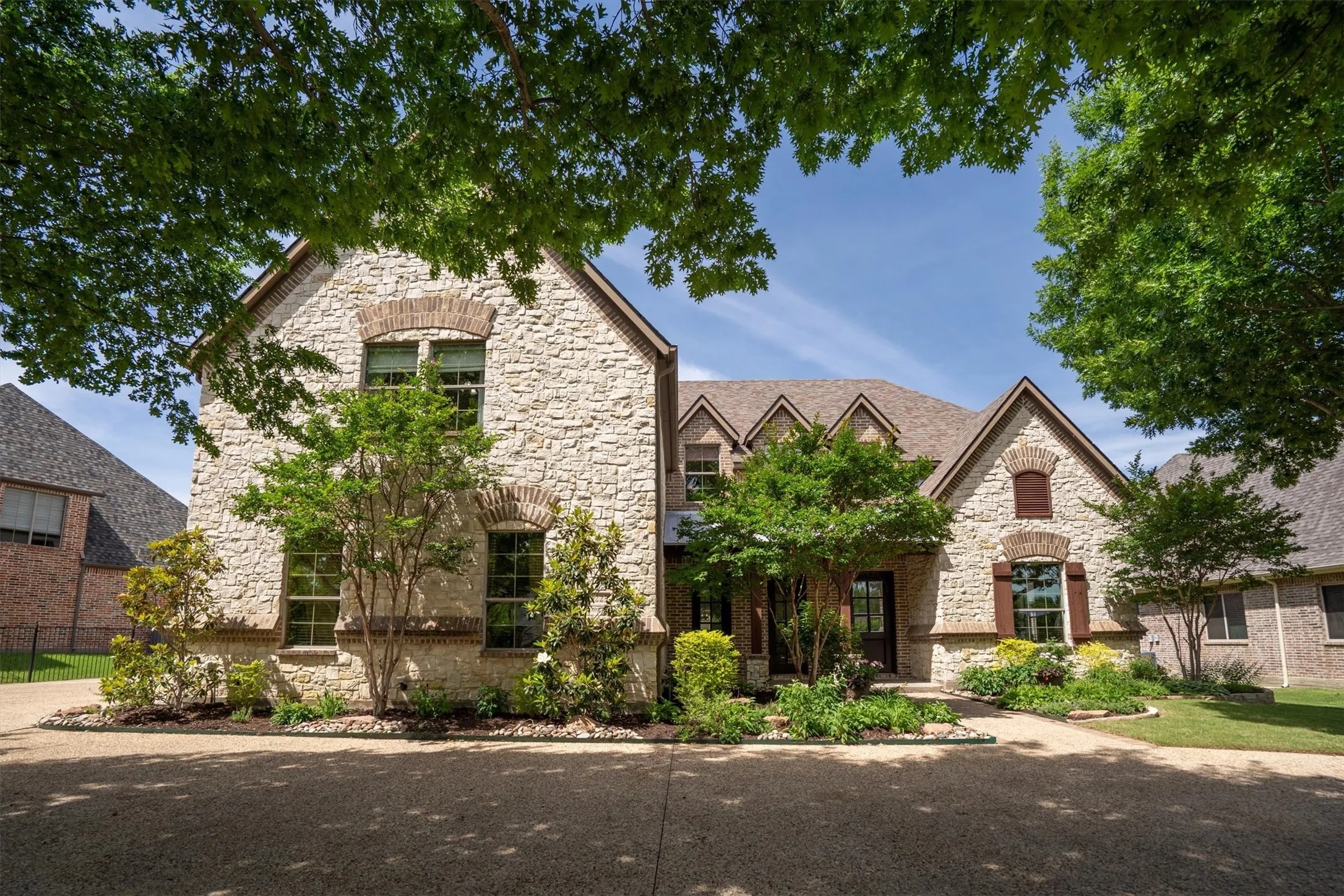 Single Family Residence For Sale in Denton County , 3225 Clubview Drive, Denton, Texas 76226, 4 Bedroom, 4 Bathroom, 3 Garage spaces, 4,040 Sqft, built in 2008, mls#21206596, Real Estate Agent in Denton, Homes For Sale in Denton county, Homes For Sale in Denton, Realtor in Denton Texas, Real Estate Brokerage Independent Realty Texas, Luminita Cordes Realtor