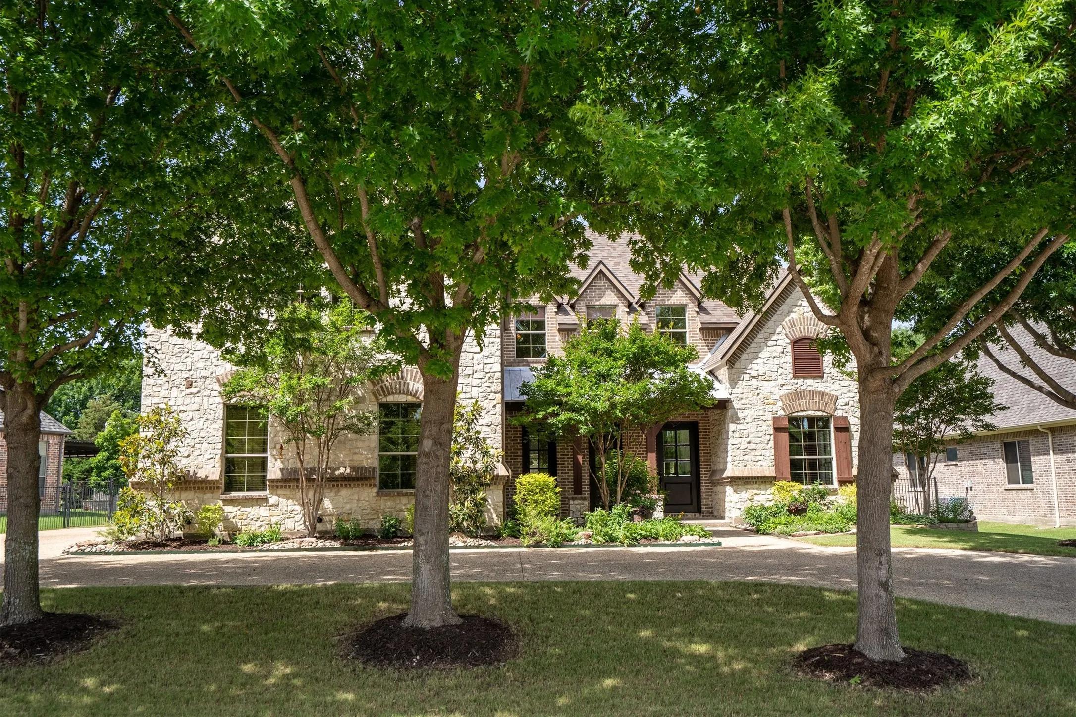 Single Family Residence For Sale in Denton County , 3225 Clubview Drive, Denton, Texas 76226, 4 Bedroom, 4 Bathroom, 3 Garage spaces, 4,040 Sqft, built in 2008, mls#21206596, Real Estate Agent in Denton, Homes For Sale in Denton county, Homes For Sale in Denton, Realtor in Denton Texas, Real Estate Brokerage Independent Realty Texas, Luminita Cordes Realtor