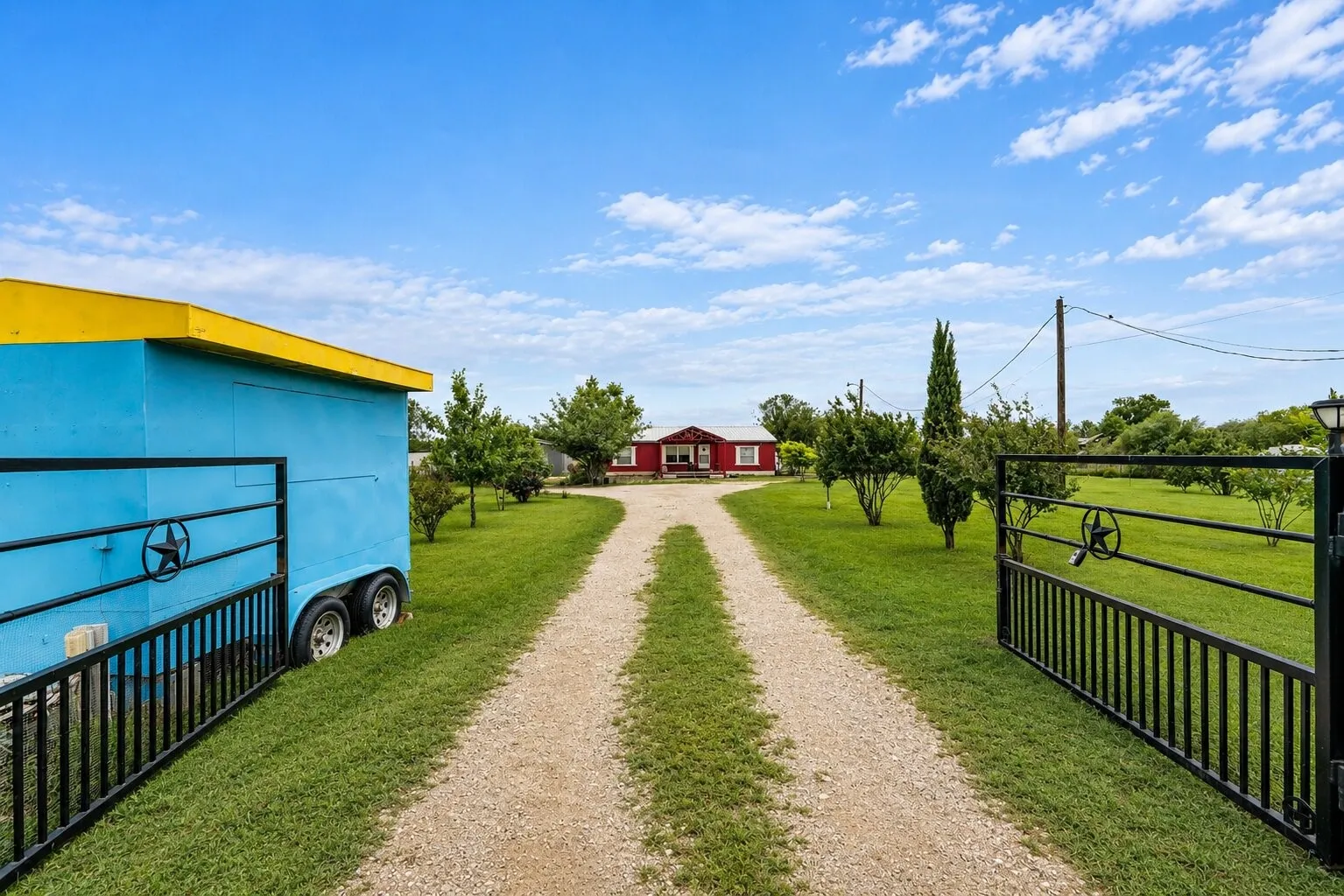 Mobile Home For Sale in Johnson County , 2412 Luisa Lane, Alvarado, Texas 76009, 3 Bedroom, 2 Bathroom, Garage spaces, 1,536 Sqft, built in 2014, mls#21255216, Real Estate Agent in Alvarado, Homes For Sale in Johnson county, Homes For Sale in Alvarado, Realtor in Alvarado Texas, Real Estate Brokerage Independent Realty Texas, Luminita Cordes Realtor