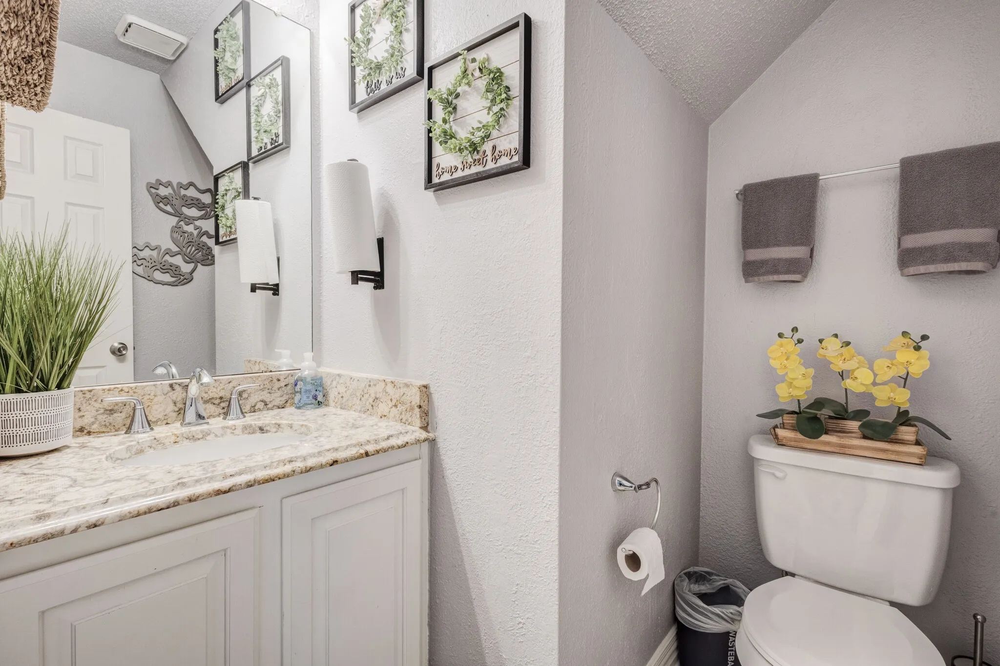 Single Family Residence For Sale in Tarrant County , 7333 Mesa Verde Trail, Fort Worth, Texas 76137, 5 Bedroom, 3 Bathroom, 2 Garage spaces, 2,478 Sqft, built in 1990, mls#21242525, Real Estate Agent in Fort Worth, Homes For Sale in Tarrant county, Homes For Sale in Fort Worth, Realtor in Fort Worth Texas, Real Estate Brokerage Independent Realty Texas, Luminita Cordes Realtor