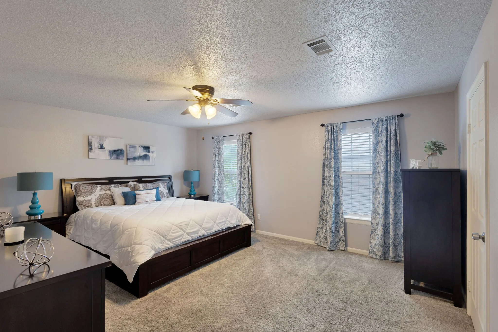Single Family Residence For Sale in Tarrant County , 7333 Mesa Verde Trail, Fort Worth, Texas 76137, 5 Bedroom, 3 Bathroom, 2 Garage spaces, 2,478 Sqft, built in 1990, mls#21242525, Real Estate Agent in Fort Worth, Homes For Sale in Tarrant county, Homes For Sale in Fort Worth, Realtor in Fort Worth Texas, Real Estate Brokerage Independent Realty Texas, Luminita Cordes Realtor