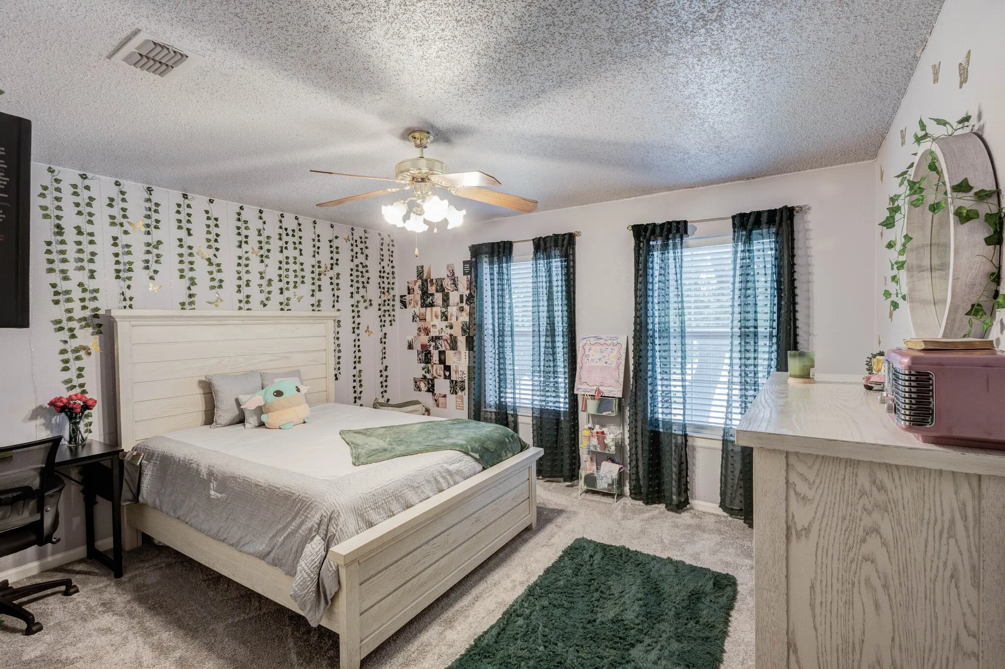 Single Family Residence For Sale in Tarrant County , 7333 Mesa Verde Trail, Fort Worth, Texas 76137, 5 Bedroom, 3 Bathroom, 2 Garage spaces, 2,478 Sqft, built in 1990, mls#21242525, Real Estate Agent in Fort Worth, Homes For Sale in Tarrant county, Homes For Sale in Fort Worth, Realtor in Fort Worth Texas, Real Estate Brokerage Independent Realty Texas, Luminita Cordes Realtor
