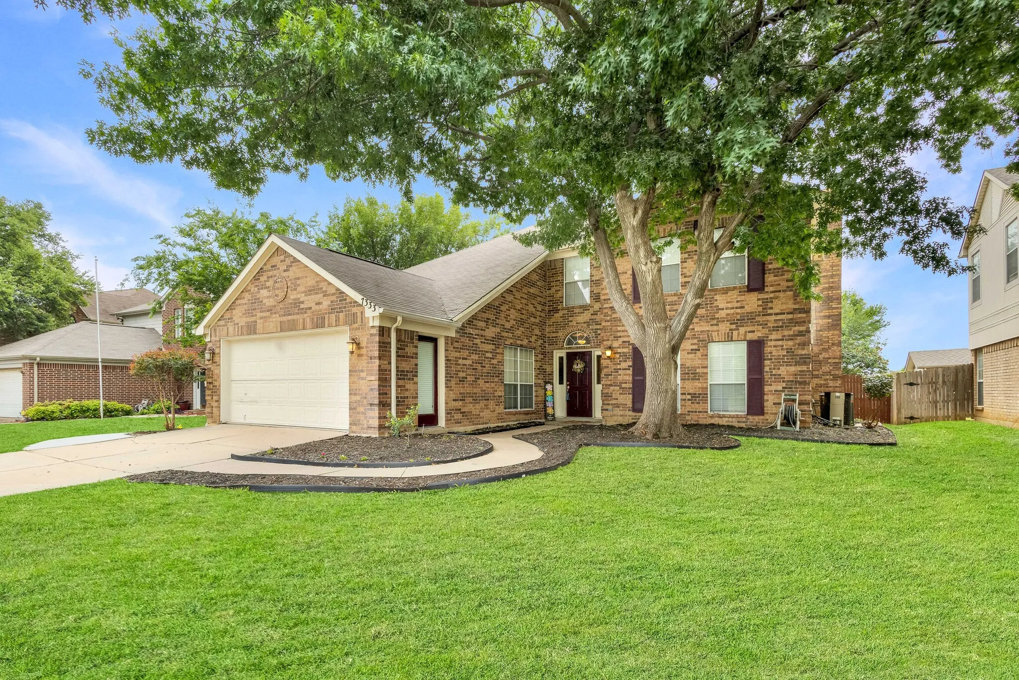 Single Family Residence For Sale in Tarrant County , 7333 Mesa Verde Trail, Fort Worth, Texas 76137, 5 Bedroom, 3 Bathroom, 2 Garage spaces, 2,478 Sqft, built in 1990, mls#21242525, Real Estate Agent in Fort Worth, Homes For Sale in Tarrant county, Homes For Sale in Fort Worth, Realtor in Fort Worth Texas, Real Estate Brokerage Independent Realty Texas, Luminita Cordes Realtor