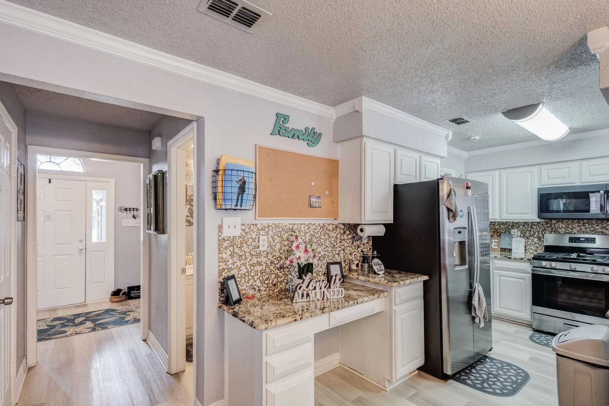 Single Family Residence For Sale in Tarrant County , 7333 Mesa Verde Trail, Fort Worth, Texas 76137, 5 Bedroom, 3 Bathroom, 2 Garage spaces, 2,478 Sqft, built in 1990, mls#21242525, Real Estate Agent in Fort Worth, Homes For Sale in Tarrant county, Homes For Sale in Fort Worth, Realtor in Fort Worth Texas, Real Estate Brokerage Independent Realty Texas, Luminita Cordes Realtor