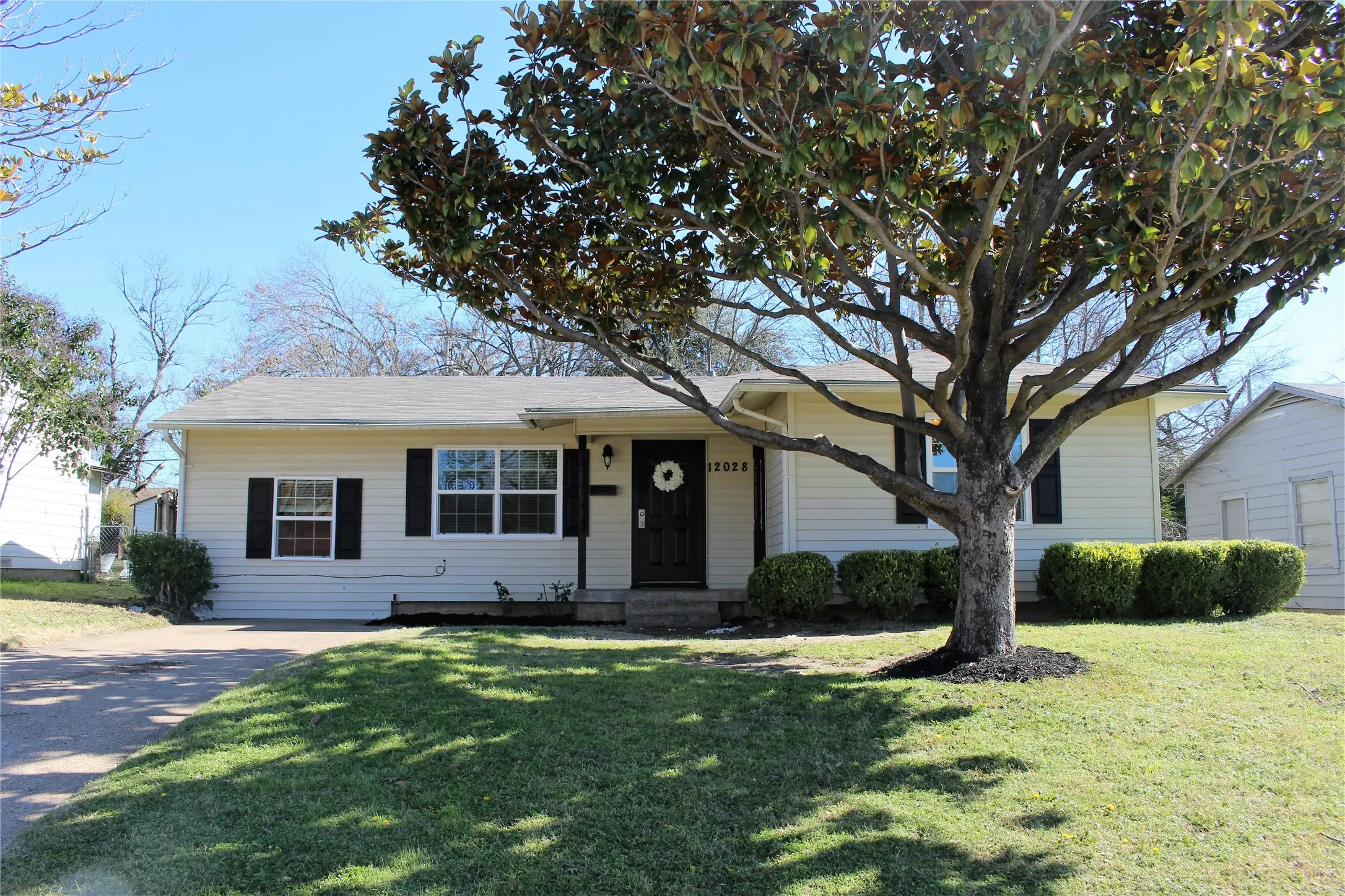 Single Family Residence For Rent in Dallas County , 12028 Hoblitzelle Drive, Dallas, Texas 75243, 3 Bedroom, 1 Bathroom, Garage spaces, 1,182 Sqft, built in 1954, mls#21263407, Real Estate Agent in Dallas, Homes For Rent in Dallas county, Homes For Rent in Dallas, Realtor in Dallas Texas, Real Estate Brokerage Independent Realty Texas, Luminita Cordes Realtor
