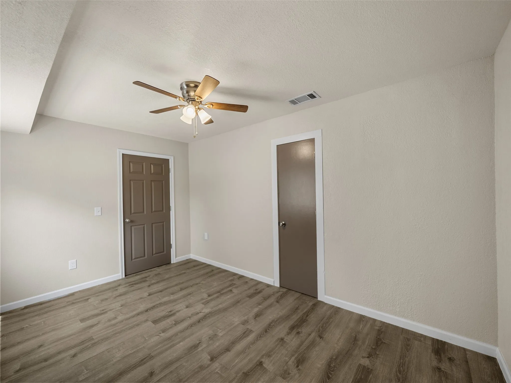 Single Family Residence For Sale in Collin County , 4100 Emerson Drive, Plano, Texas 75093, 3 Bedroom, 2 Bathroom, 2 Garage spaces, 1,917 Sqft, built in 1983, mls#21263180, Real Estate Agent in Plano, Homes For Sale in Collin county, Homes For Sale in Plano, Realtor in Plano Texas, Real Estate Brokerage Independent Realty Texas, Luminita Cordes Realtor