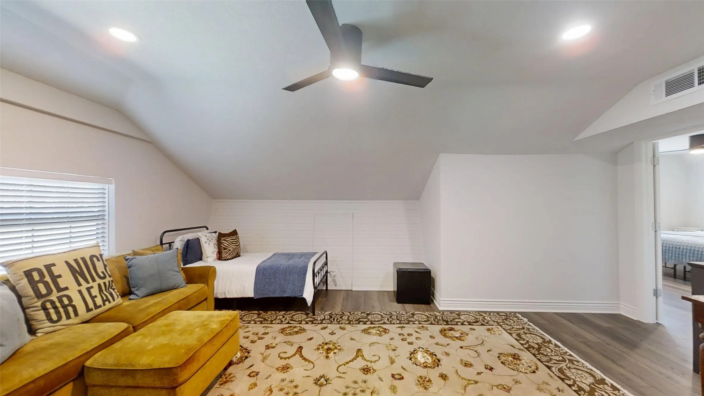 Single Family Residence For Sale in Hood County , 1425 Blackhawk Circle, Granbury, Texas 76048, 3 Bedroom, 2 Bathroom, Garage spaces, 2,000 Sqft, built in 1986, mls#21260887, Real Estate Agent in Granbury, Homes For Sale in Hood county, Homes For Sale in Granbury, Realtor in Granbury Texas, Real Estate Brokerage Independent Realty Texas, Luminita Cordes Realtor