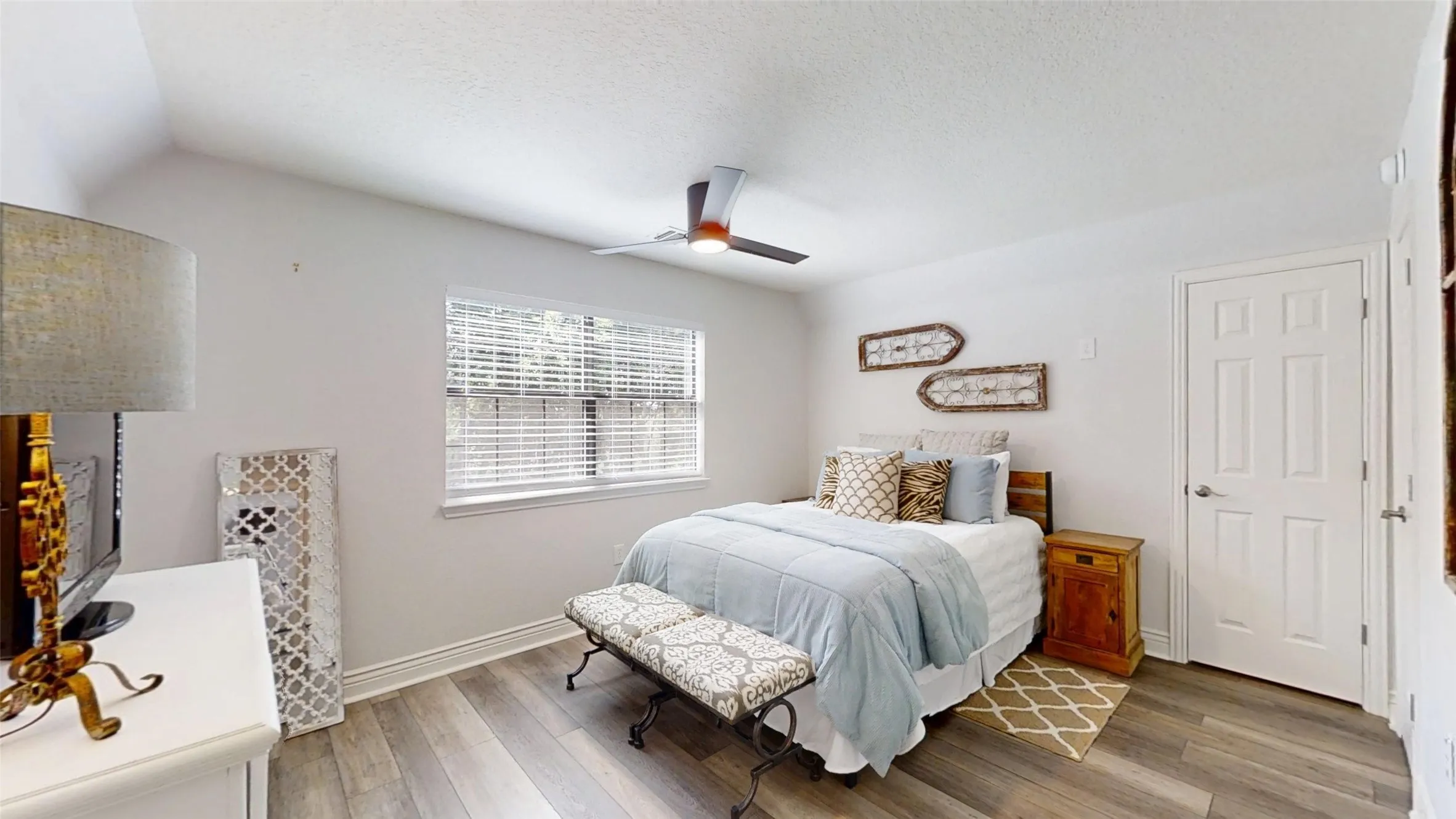 Single Family Residence For Sale in Hood County , 1425 Blackhawk Circle, Granbury, Texas 76048, 3 Bedroom, 2 Bathroom, Garage spaces, 2,000 Sqft, built in 1986, mls#21260887, Real Estate Agent in Granbury, Homes For Sale in Hood county, Homes For Sale in Granbury, Realtor in Granbury Texas, Real Estate Brokerage Independent Realty Texas, Luminita Cordes Realtor